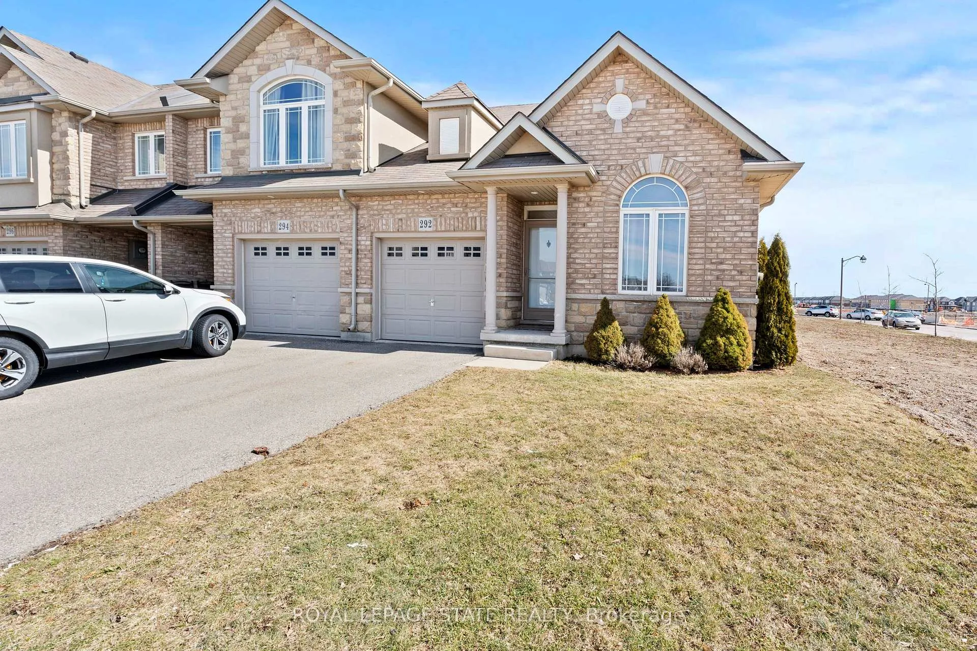 Photo 2 of 292 Keystone Crescent, Hamilton, Stoney Creek — HOMEH