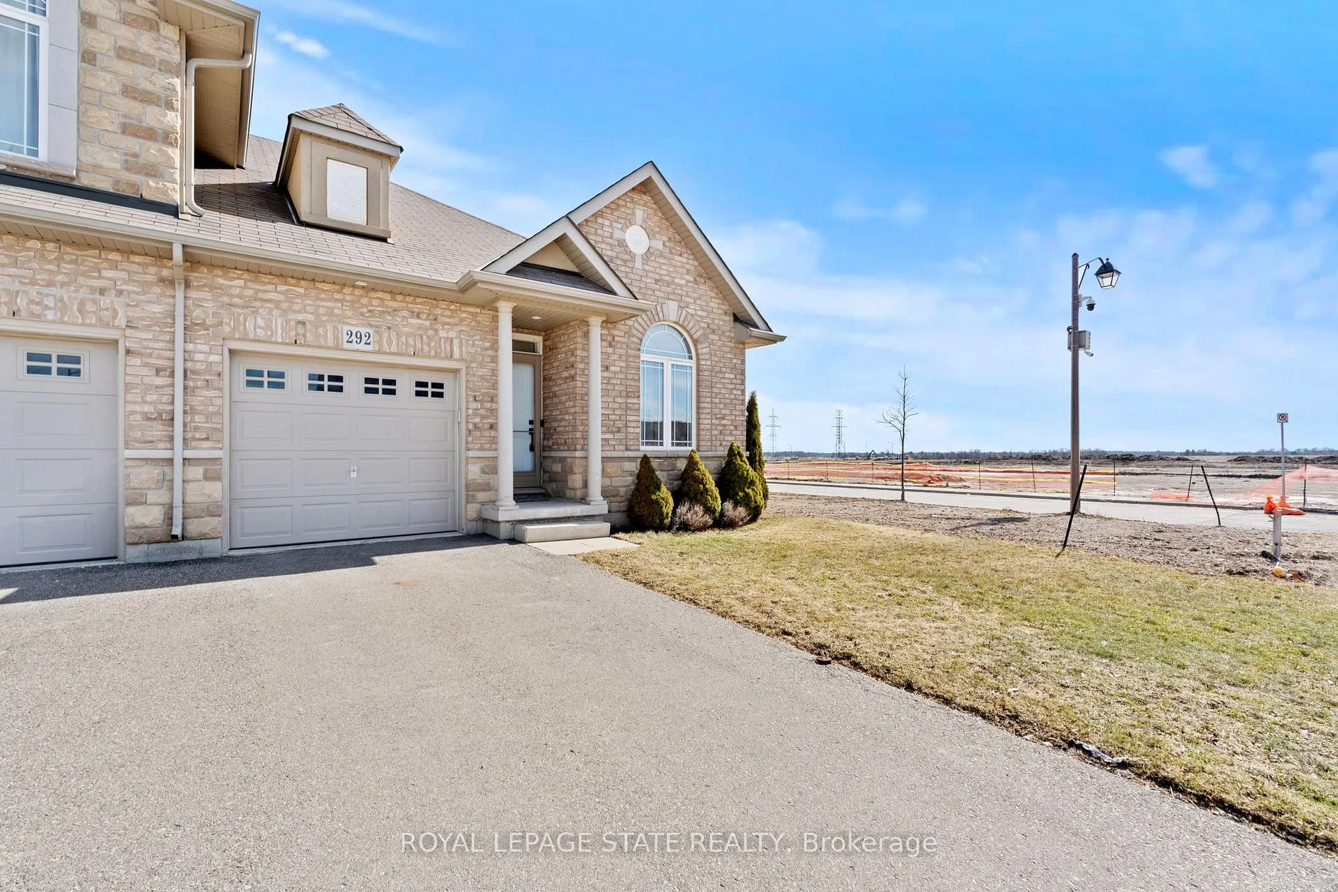 Photo 3 of 292 Keystone Crescent, Hamilton, Stoney Creek — HOMEH