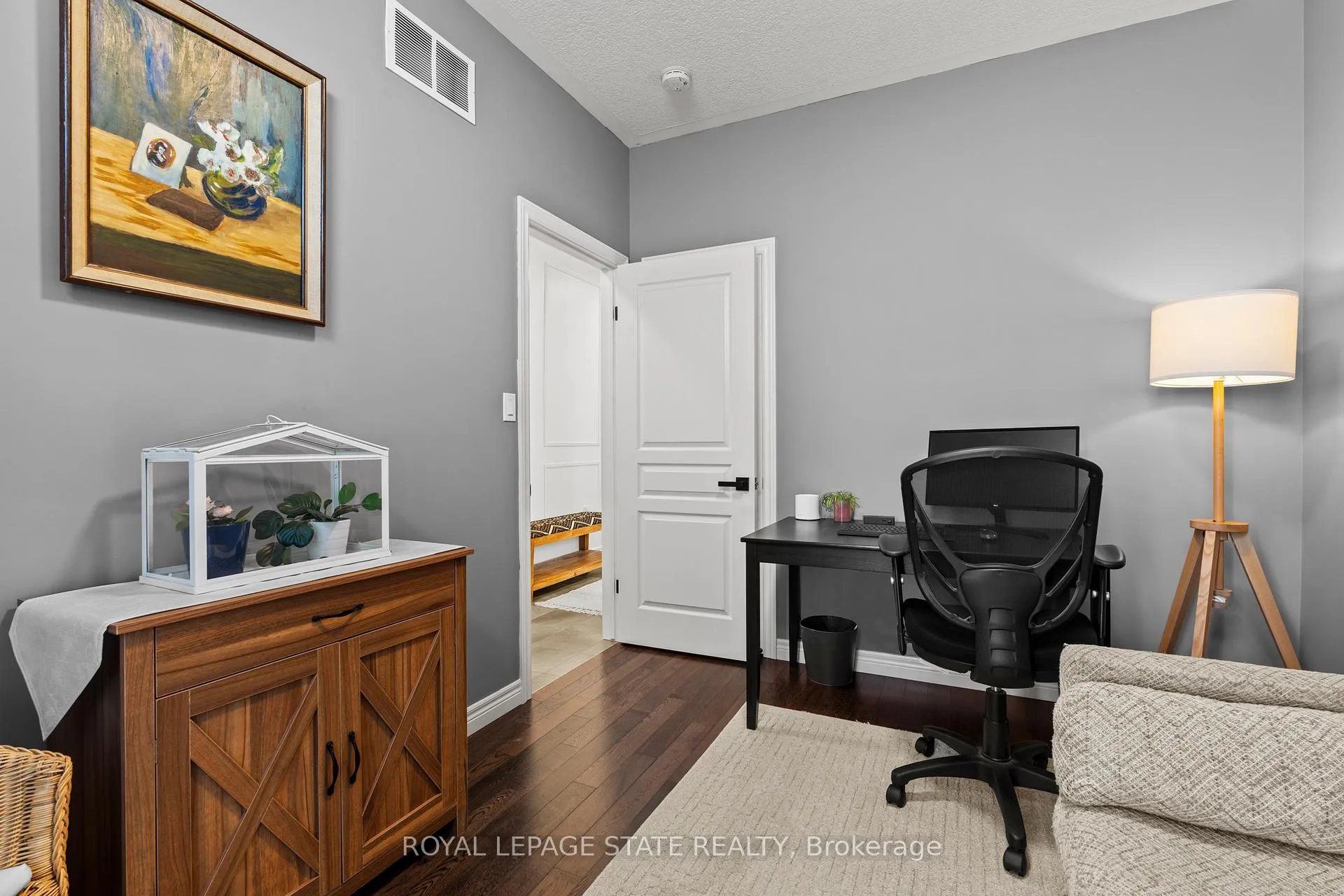 Photo 11 of 292 Keystone Crescent, Hamilton, Stoney Creek — HOMEH