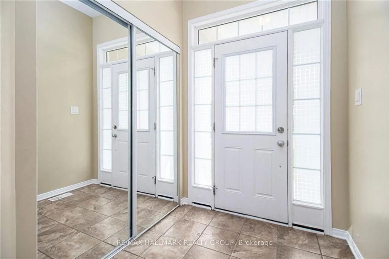 Photo 3 of 492 Dundonald Drive, Ottawa, Barrhaven - Stonebridge — HOMEH