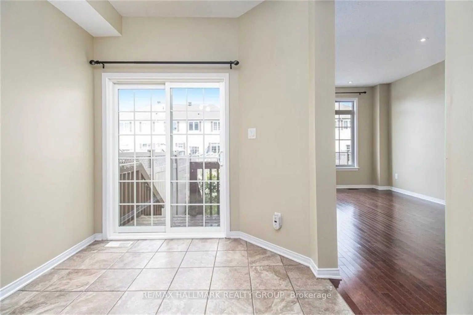 Photo 11 of 492 Dundonald Drive, Ottawa, Barrhaven - Stonebridge — HOMEH