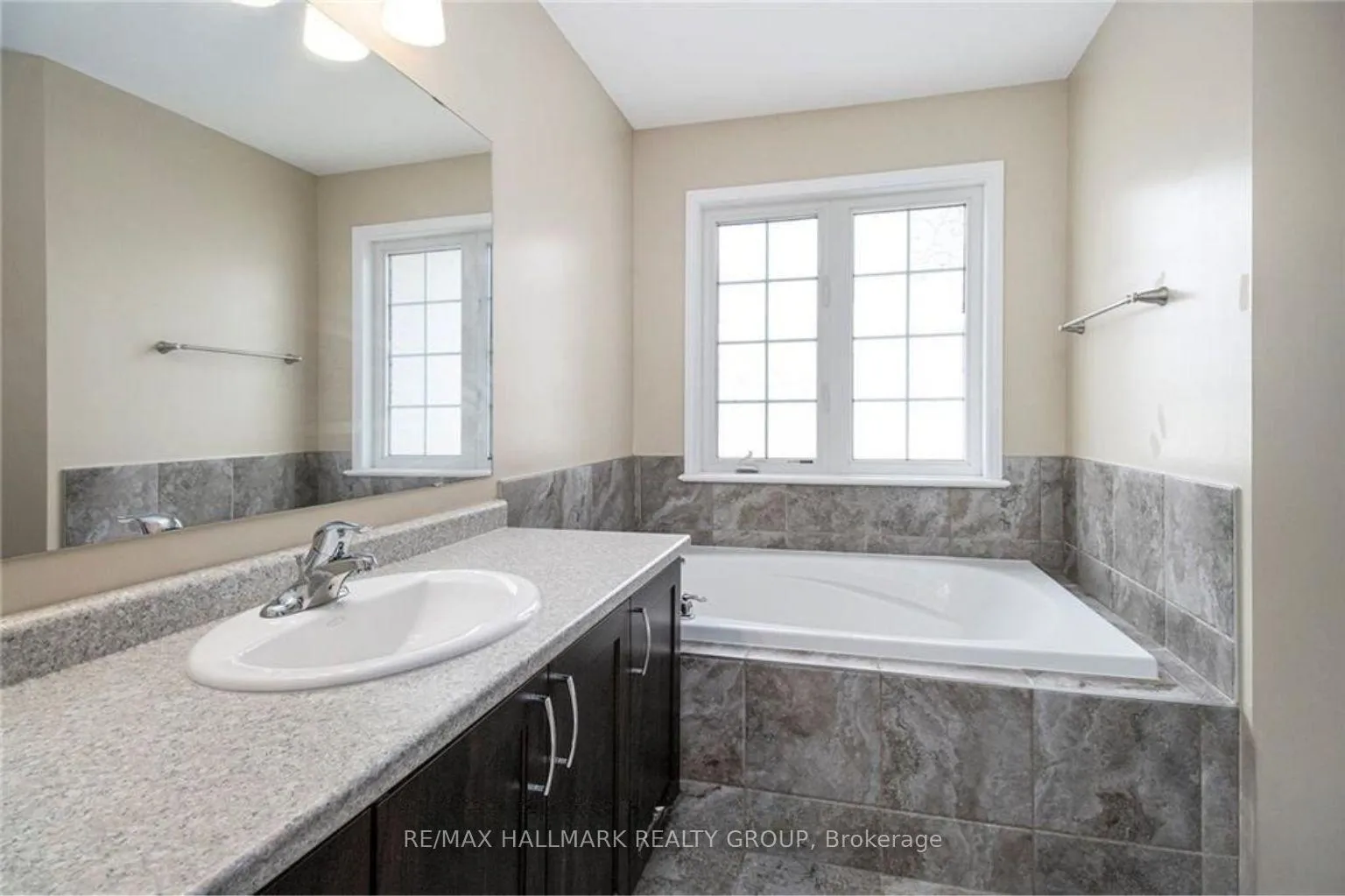 Photo 17 of 492 Dundonald Drive, Ottawa, Barrhaven - Stonebridge — HOMEH