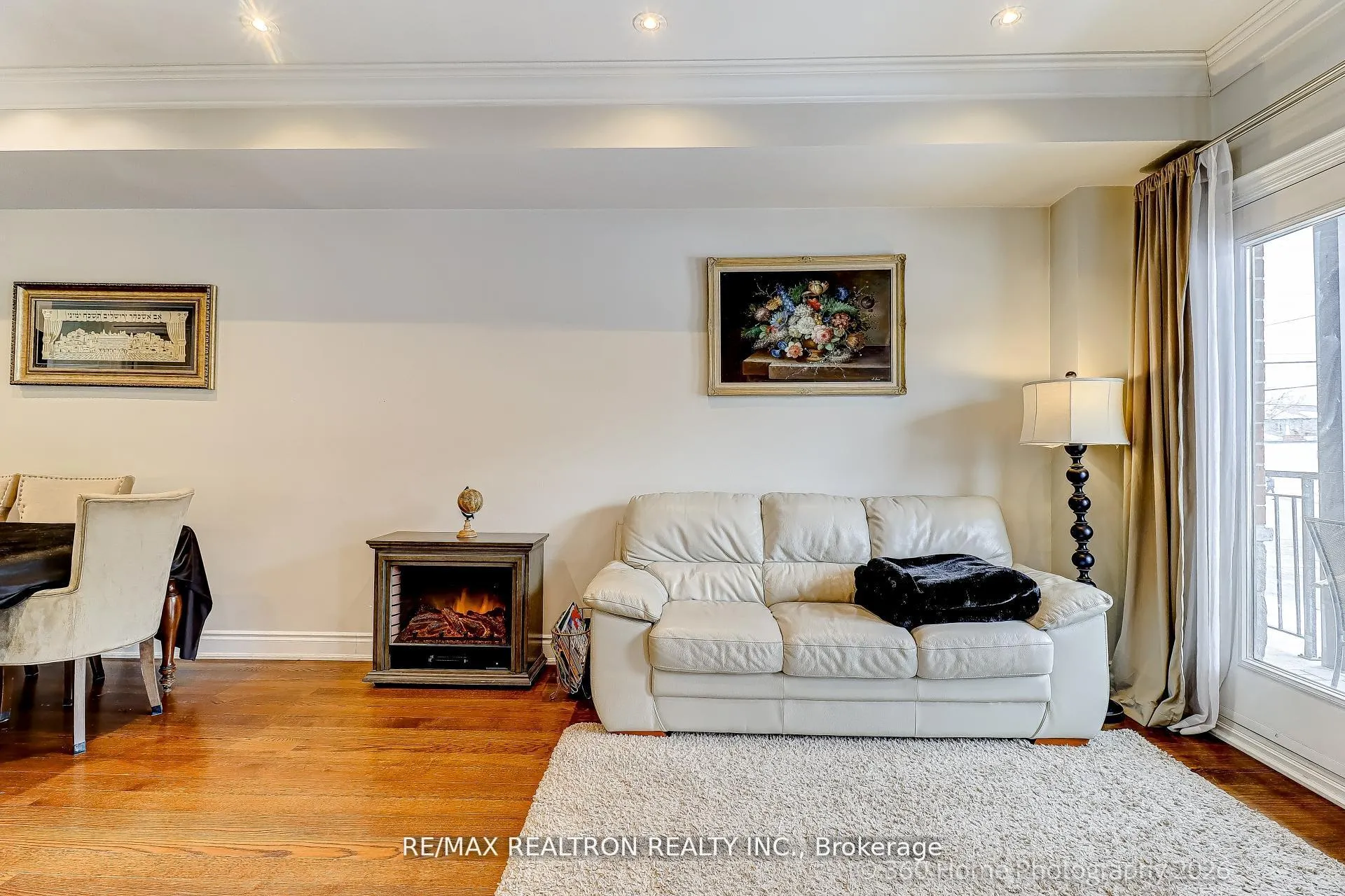 Photo 4 of 7 Stadacona Drive, Toronto, Englemount-Lawrence — HOMEH
