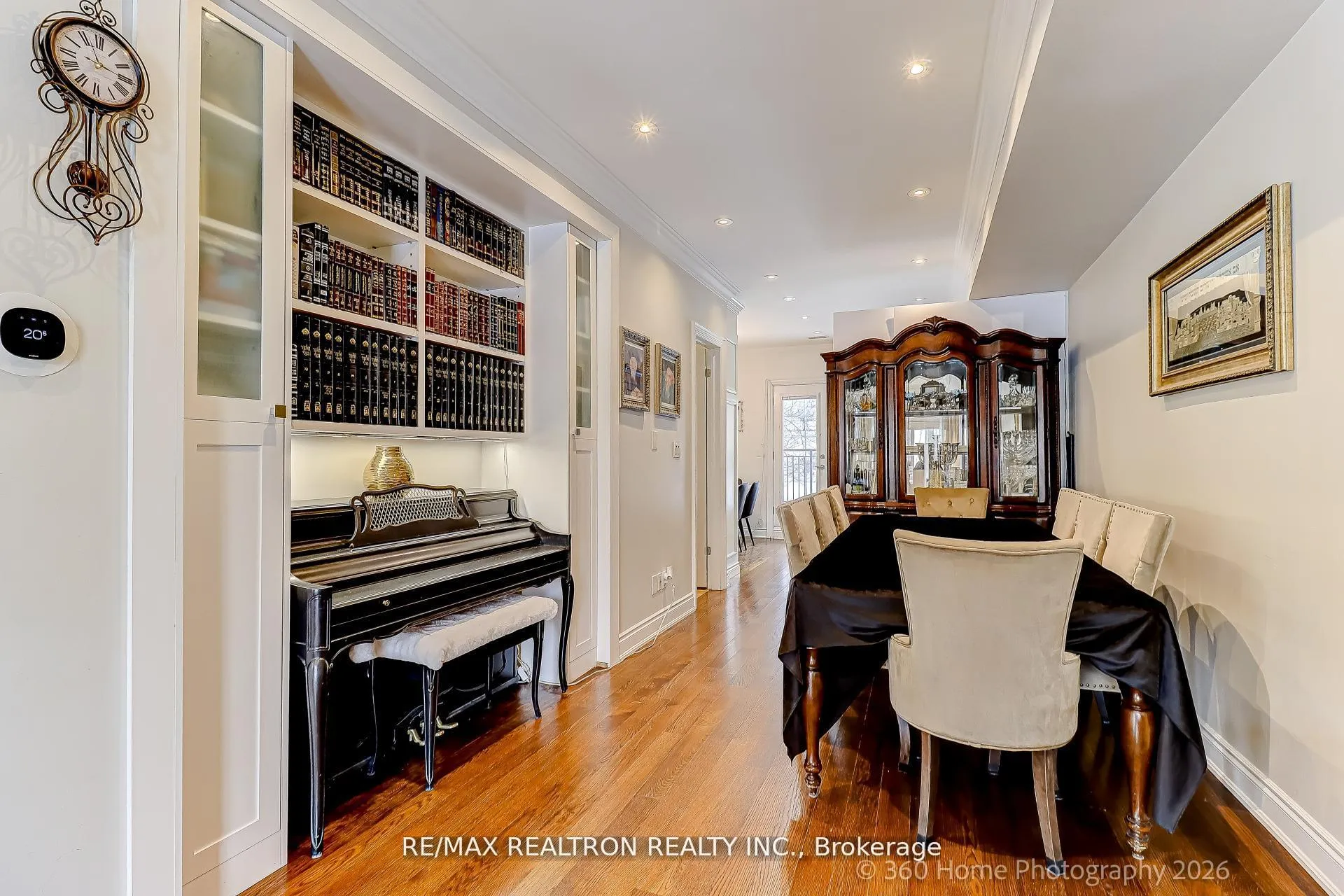 Photo 6 of 7 Stadacona Drive, Toronto, Englemount-Lawrence — HOMEH
