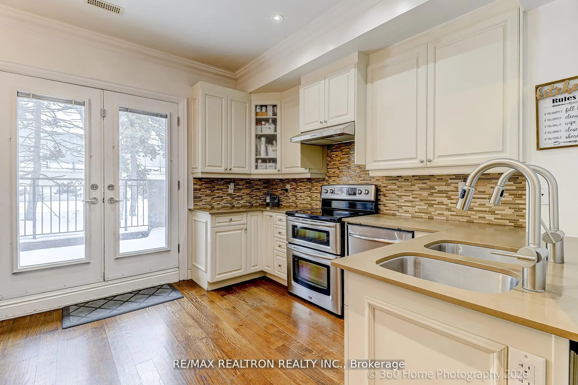 Photo 8 of 7 Stadacona Drive, Toronto, Englemount-Lawrence — HOMEH