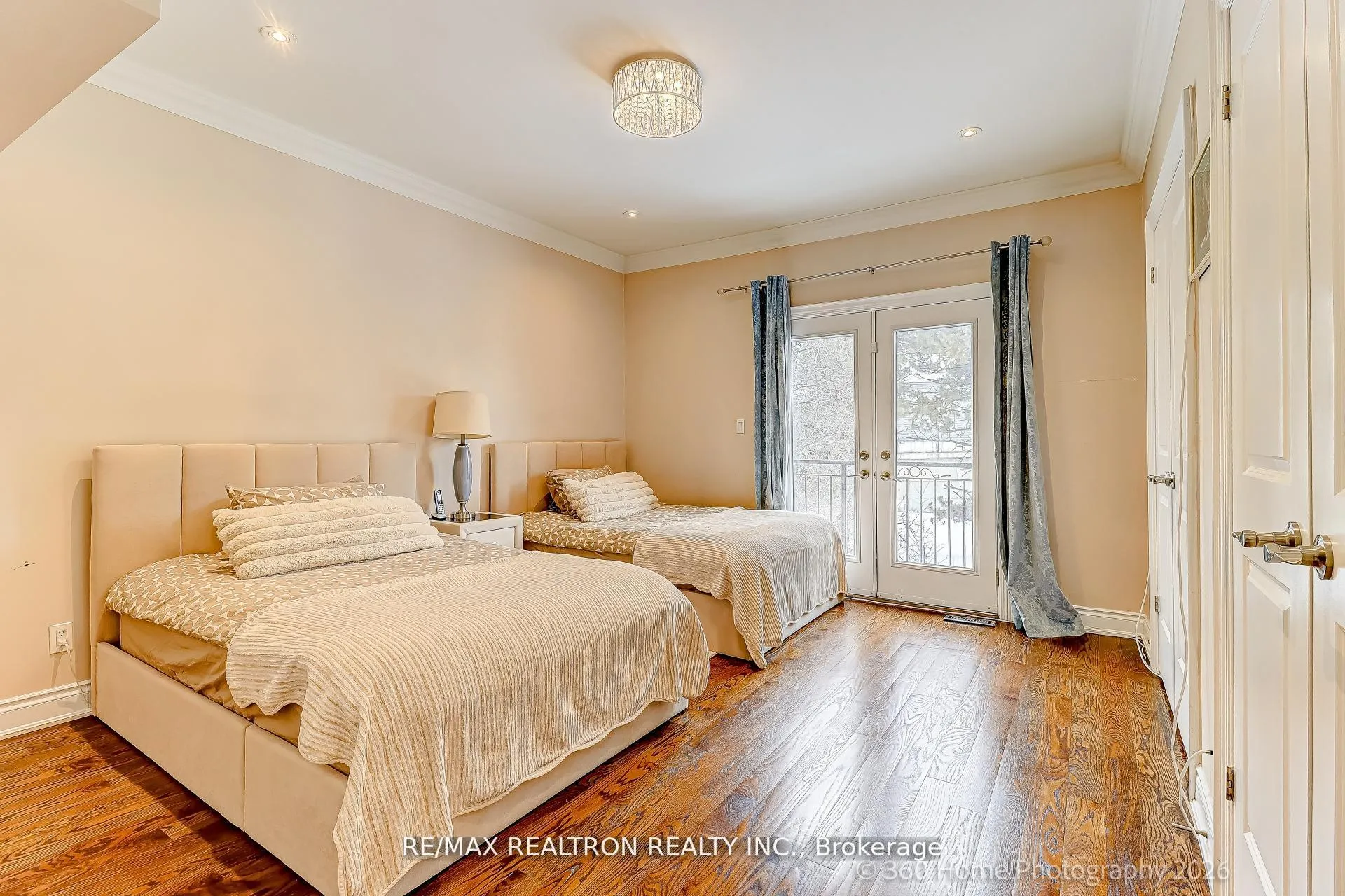 Photo 13 of 7 Stadacona Drive, Toronto, Englemount-Lawrence — HOMEH