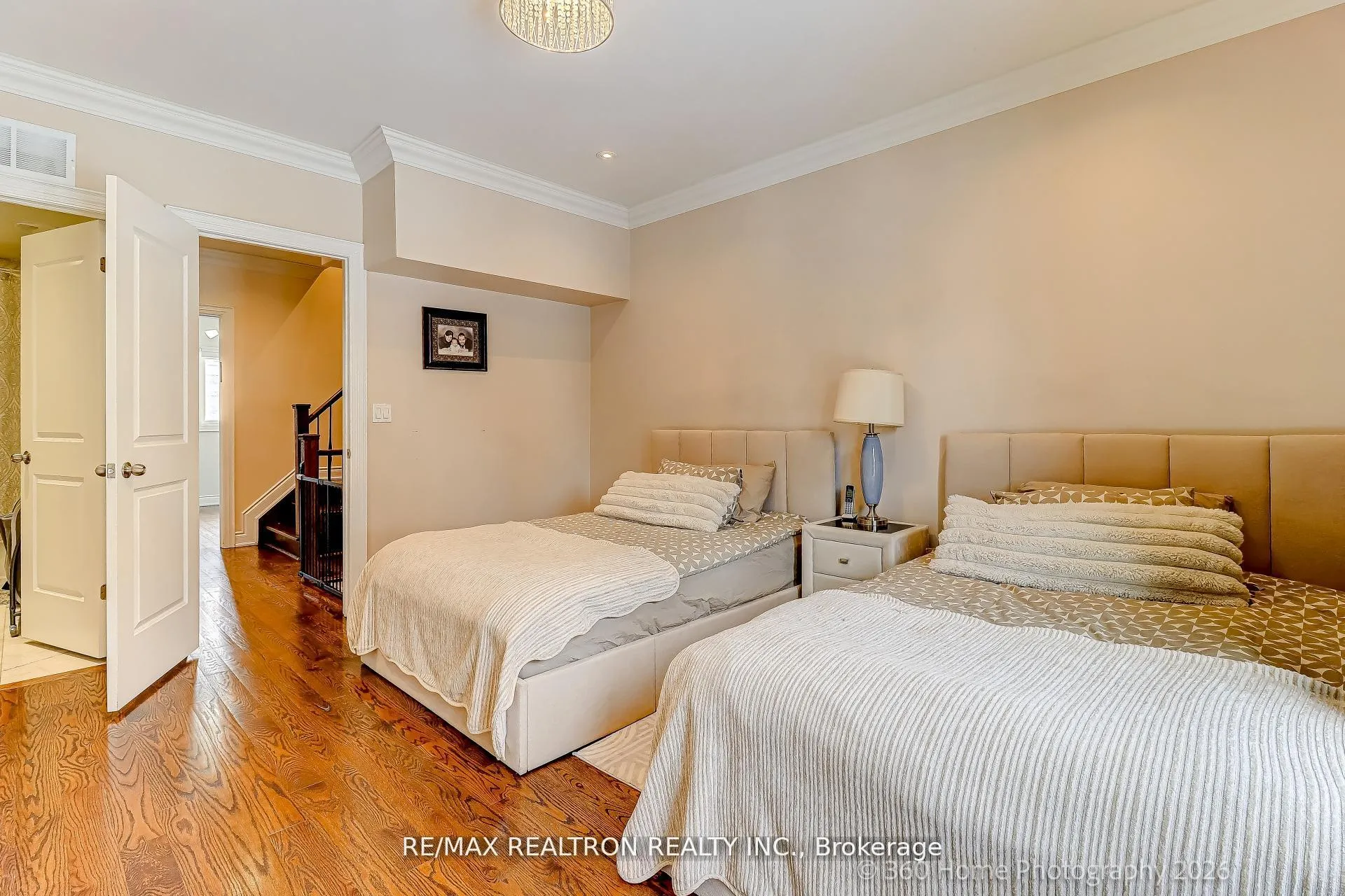 Photo 14 of 7 Stadacona Drive, Toronto, Englemount-Lawrence — HOMEH