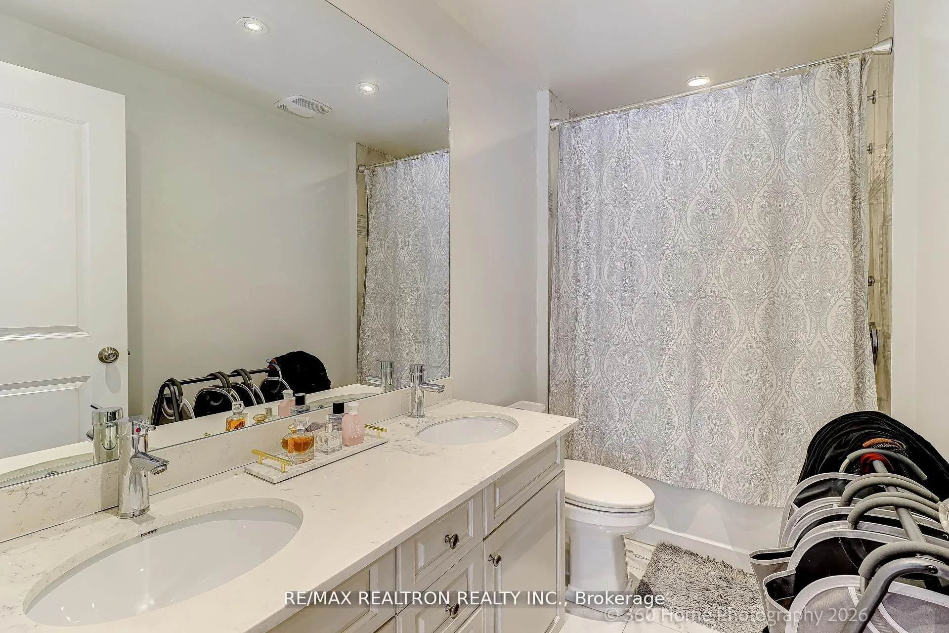 Photo 15 of 7 Stadacona Drive, Toronto, Englemount-Lawrence — HOMEH