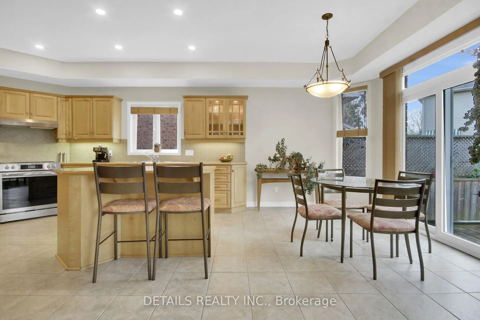 Photo 5 of 7 Stonecroft Terrace, Ottawa, Kanata - Kanata Lakes/Heritage Hills — HOMEH