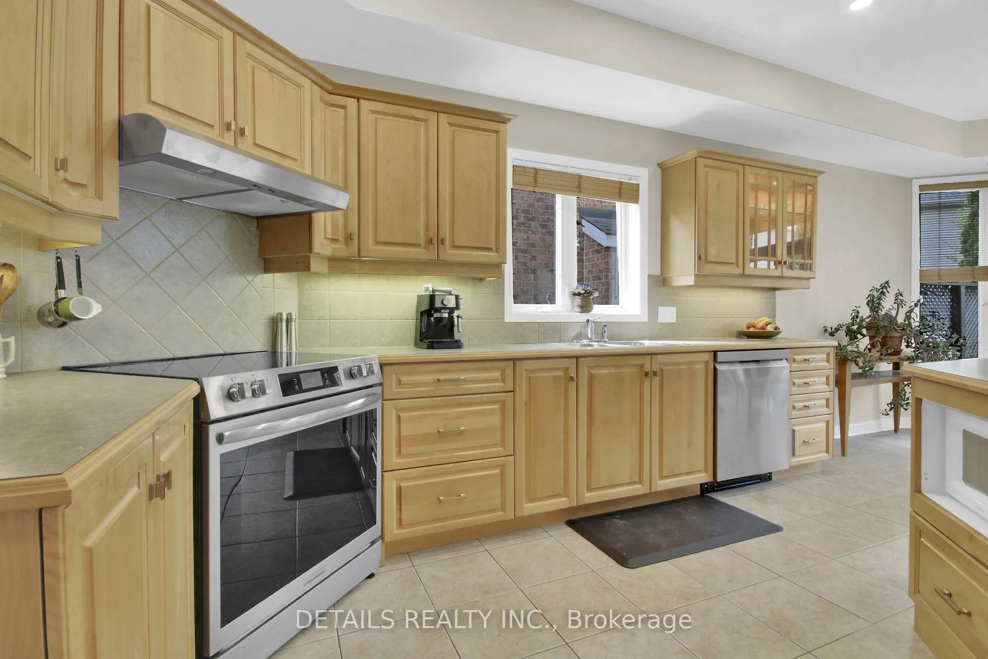 Photo 6 of 7 Stonecroft Terrace, Ottawa, Kanata - Kanata Lakes/Heritage Hills — HOMEH