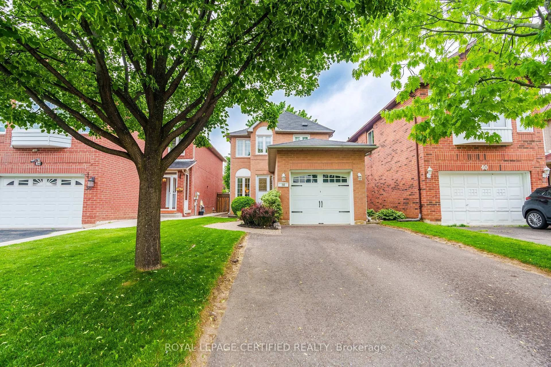 Photo 3 of 38 Banner Road, Brampton, Brampton West — HOMEH