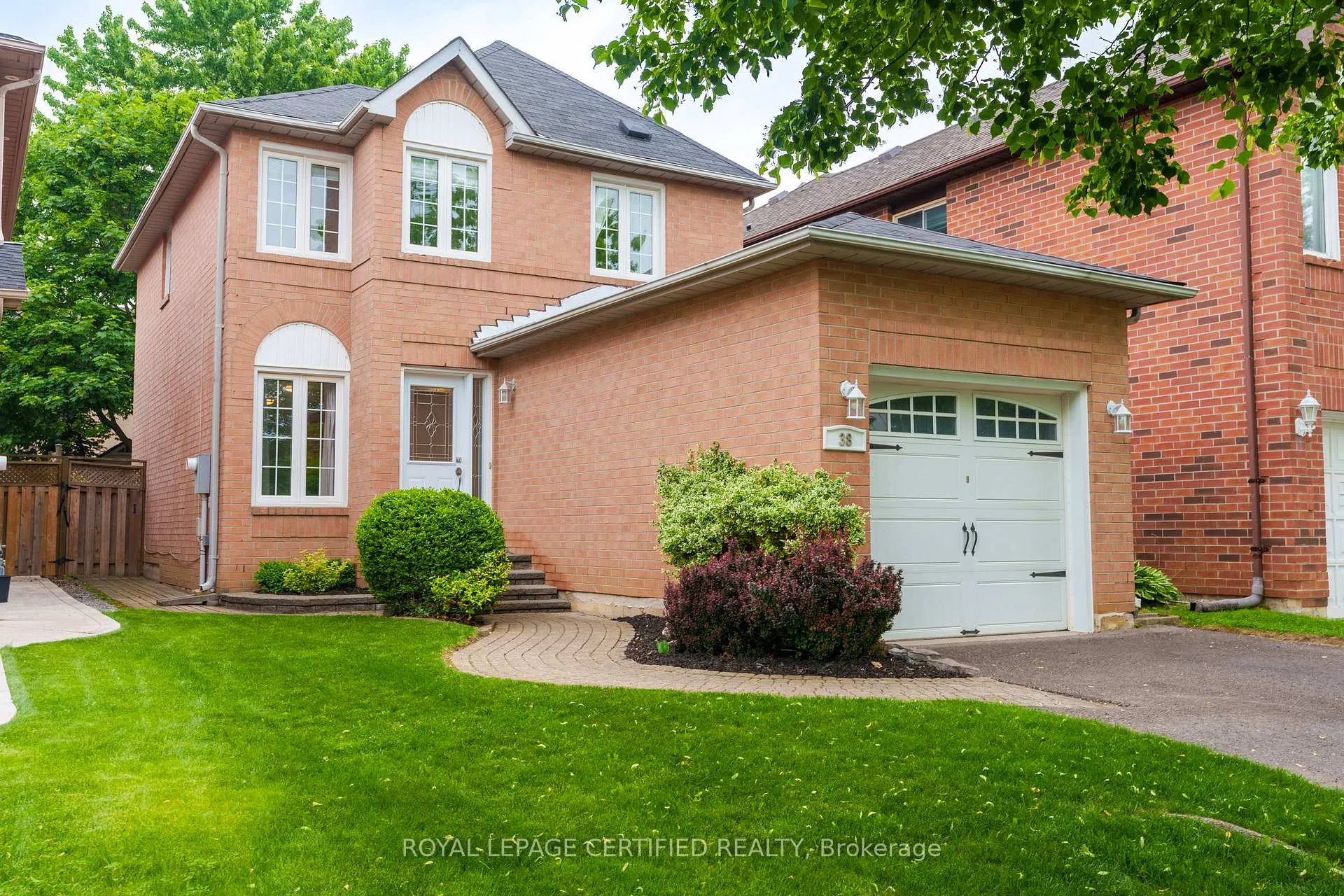 Photo 4 of 38 Banner Road, Brampton, Brampton West — HOMEH