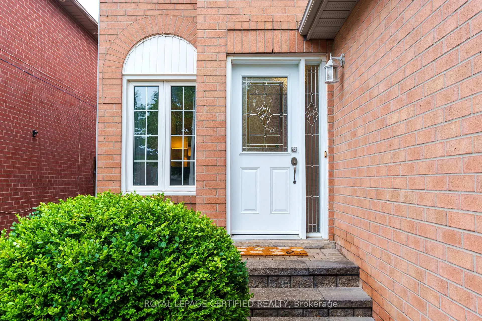 Photo 5 of 38 Banner Road, Brampton, Brampton West — HOMEH