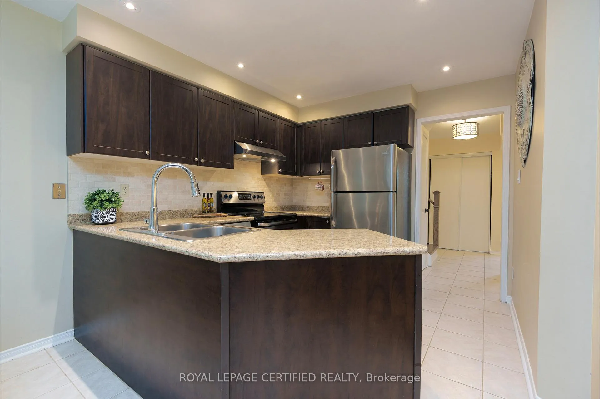 Photo 12 of 38 Banner Road, Brampton, Brampton West — HOMEH