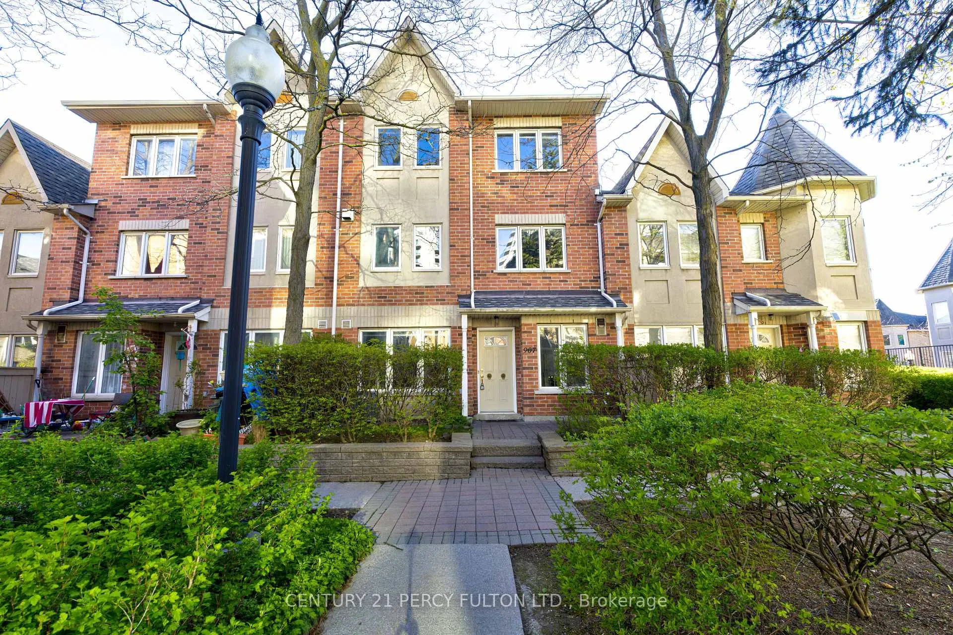 Front of Unit 907, 28 Rosebank Drive