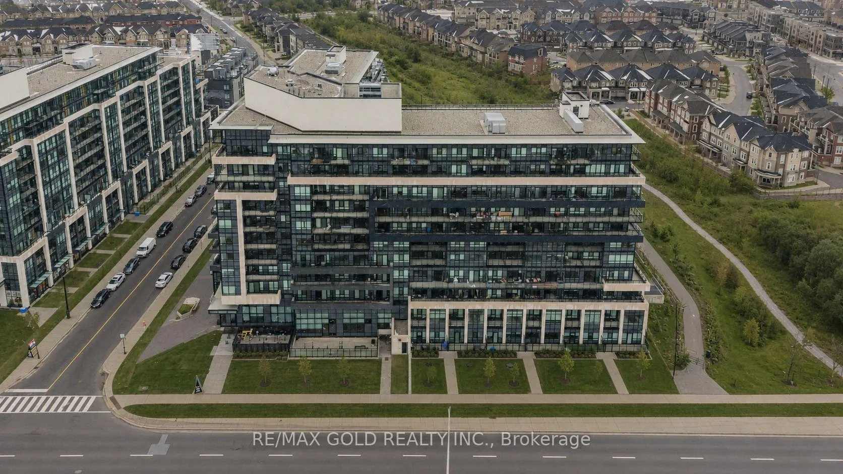 Front of Unit 117, 395 Dundas Street W