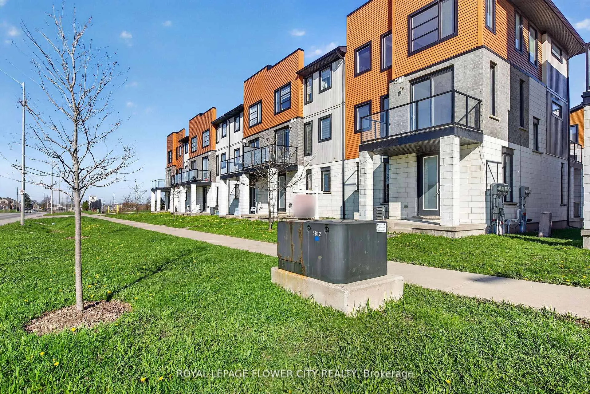 Photo 4 of 923 Sarnia Road, London, North M — HOMEH