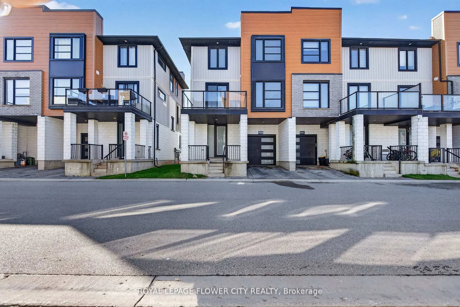 Photo 6 of 923 Sarnia Road, London, North M — HOMEH