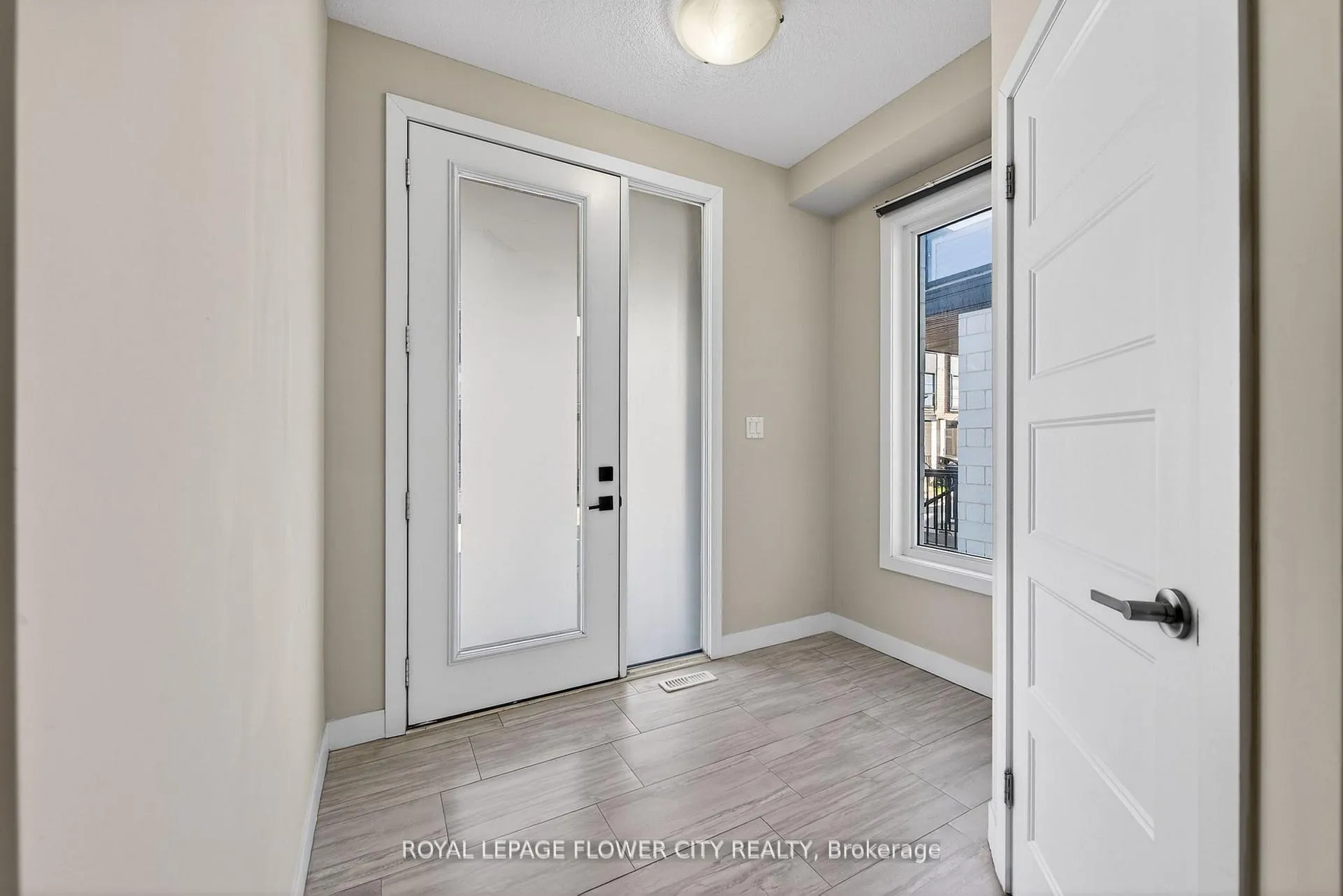 Photo 9 of 923 Sarnia Road, London, North M — HOMEH
