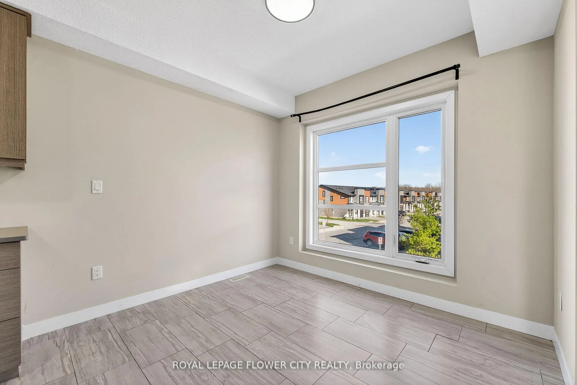 Photo 22 of 923 Sarnia Road, London, North M — HOMEH