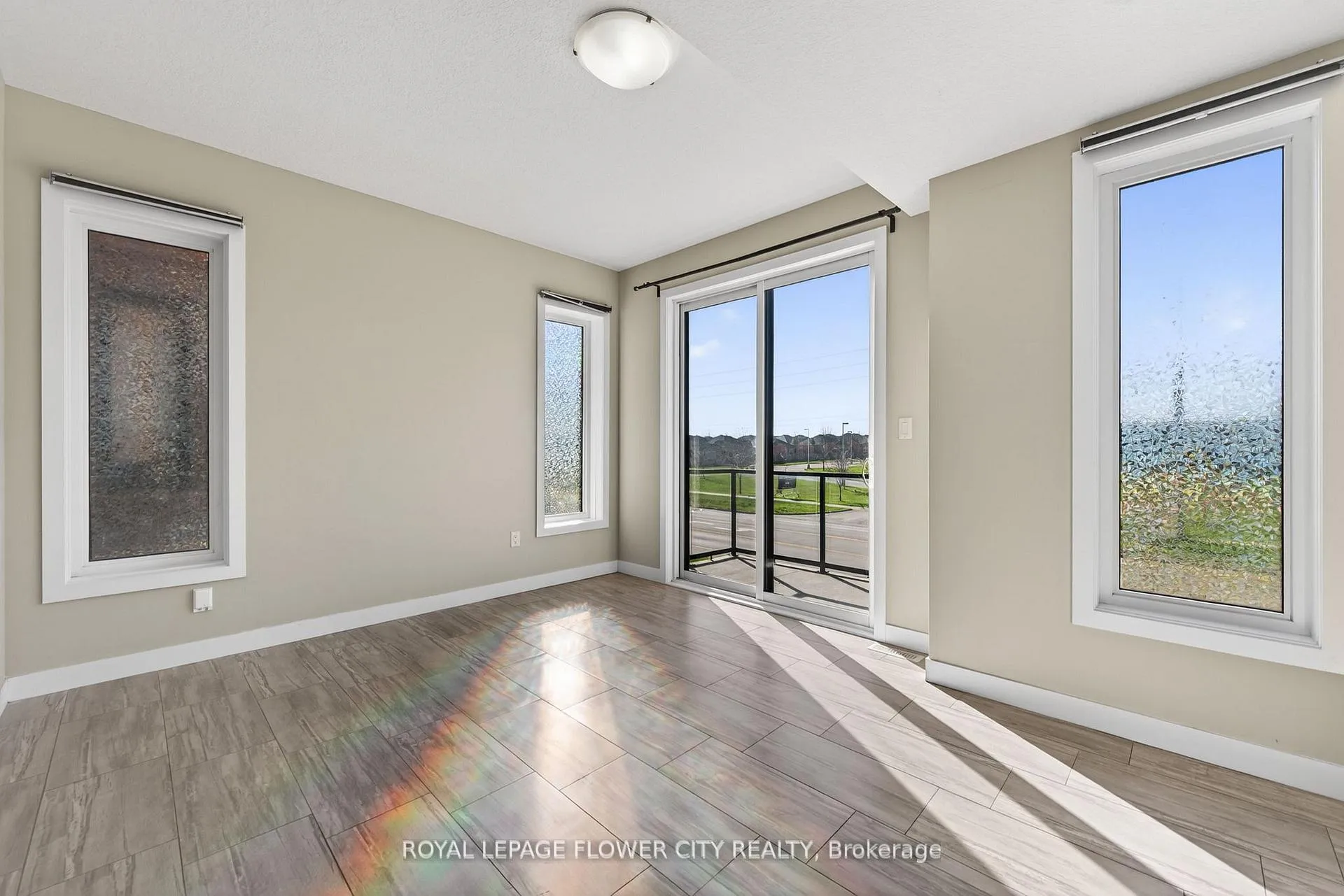 Photo 24 of 923 Sarnia Road, London, North M — HOMEH