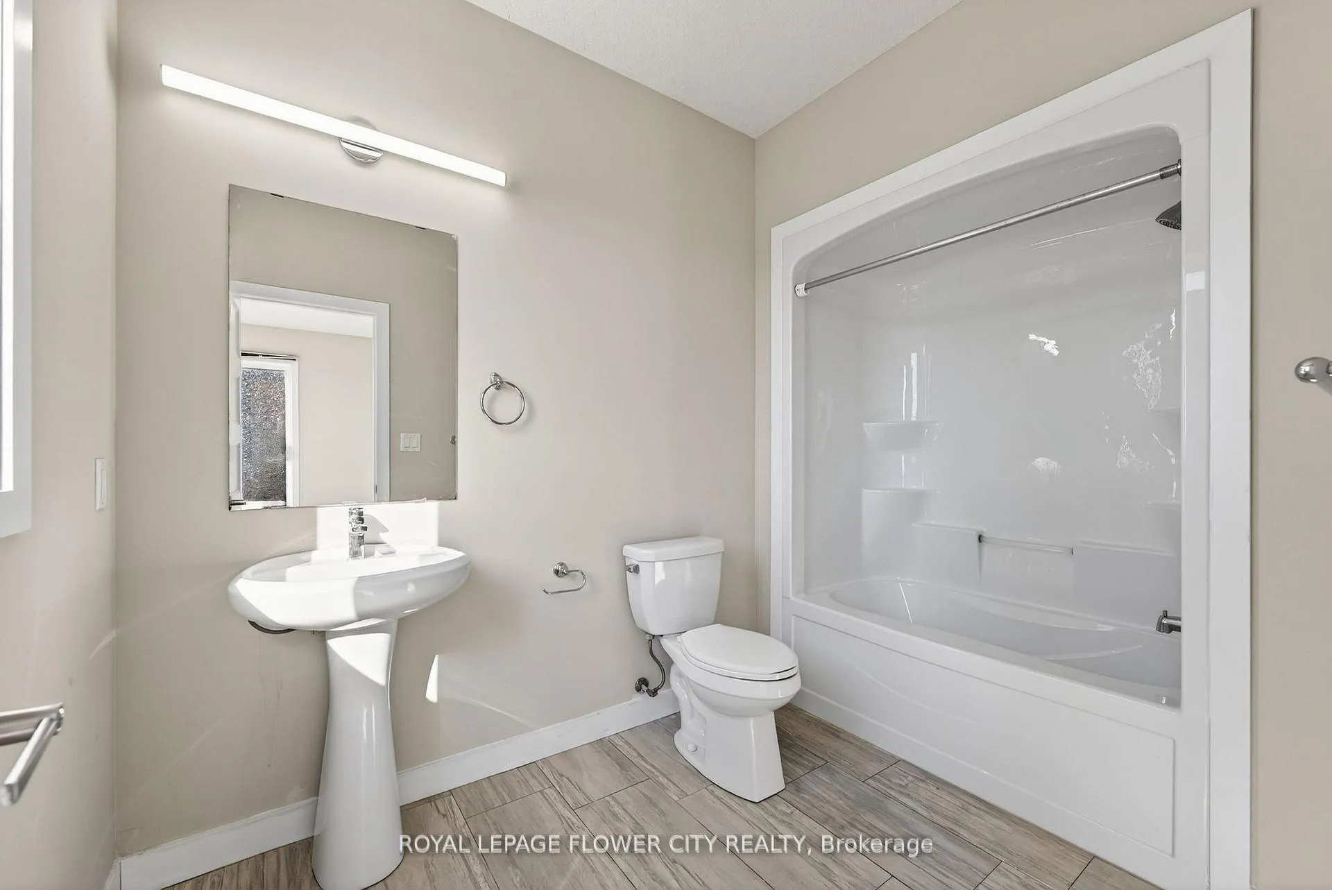 Photo 26 of 923 Sarnia Road, London, North M — HOMEH