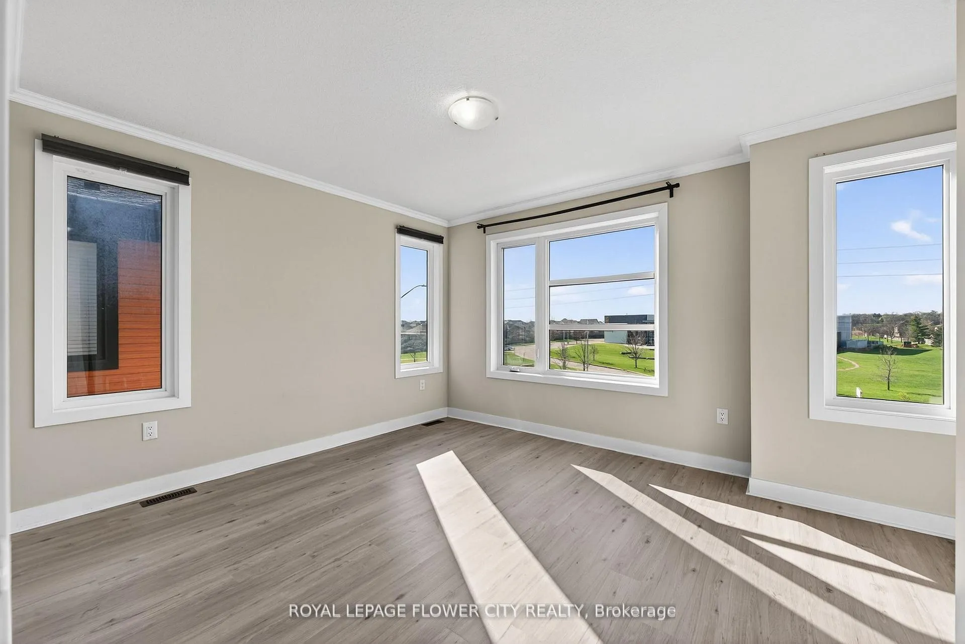 Photo 29 of 923 Sarnia Road, London, North M — HOMEH