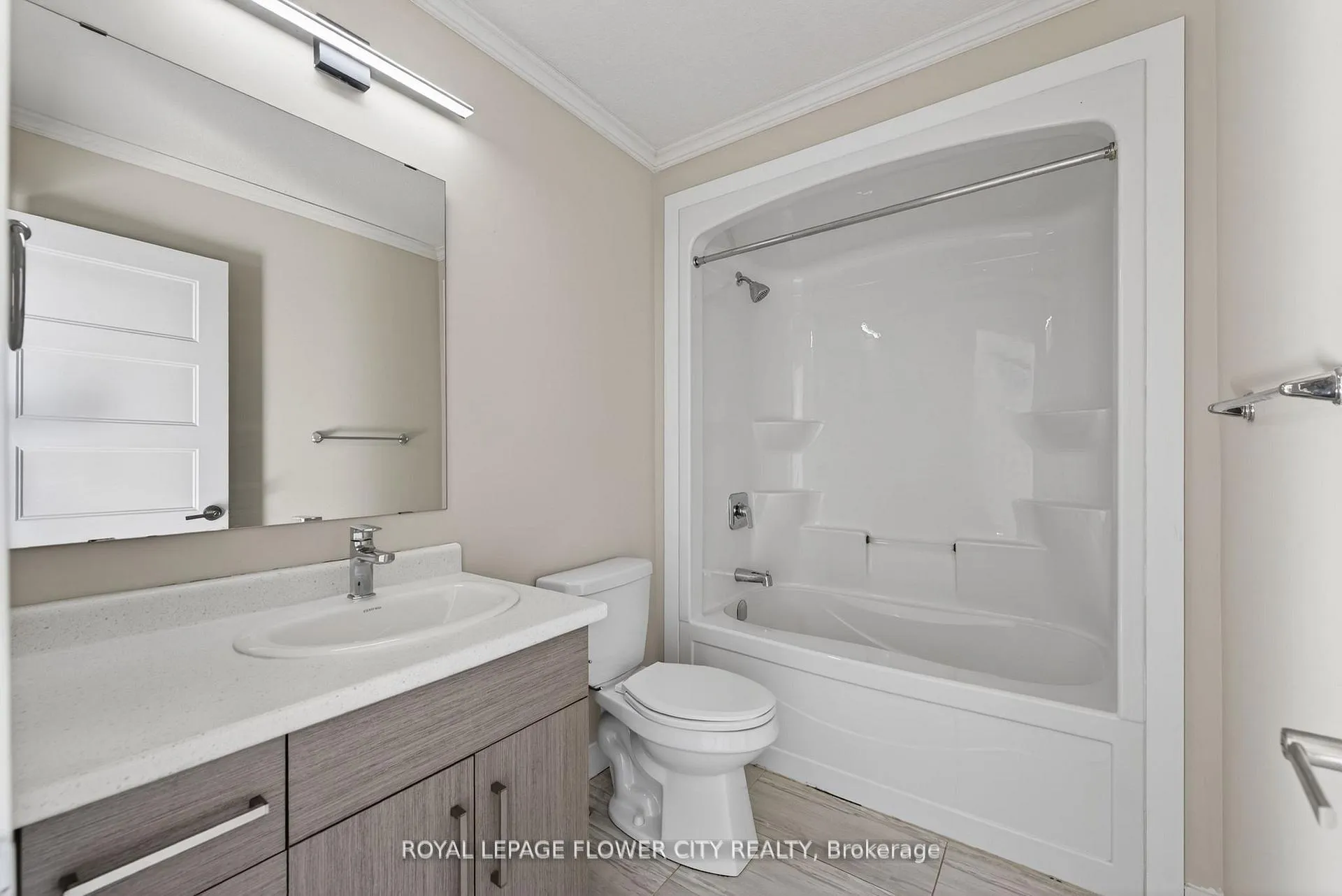 Photo 32 of 923 Sarnia Road, London, North M — HOMEH