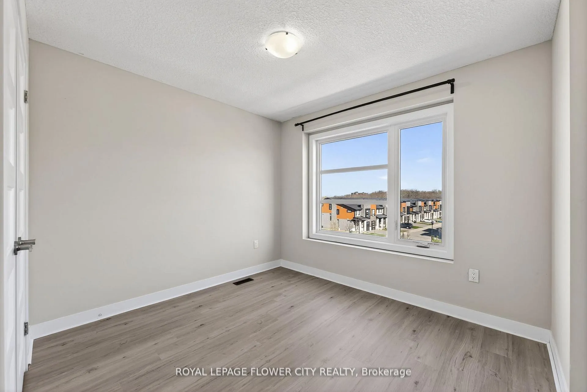 Photo 33 of 923 Sarnia Road, London, North M — HOMEH