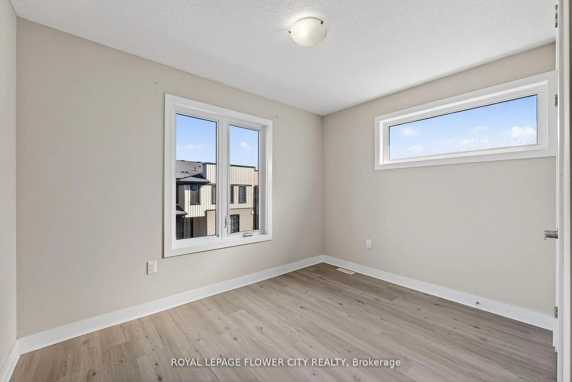 Photo 36 of 923 Sarnia Road, London, North M — HOMEH