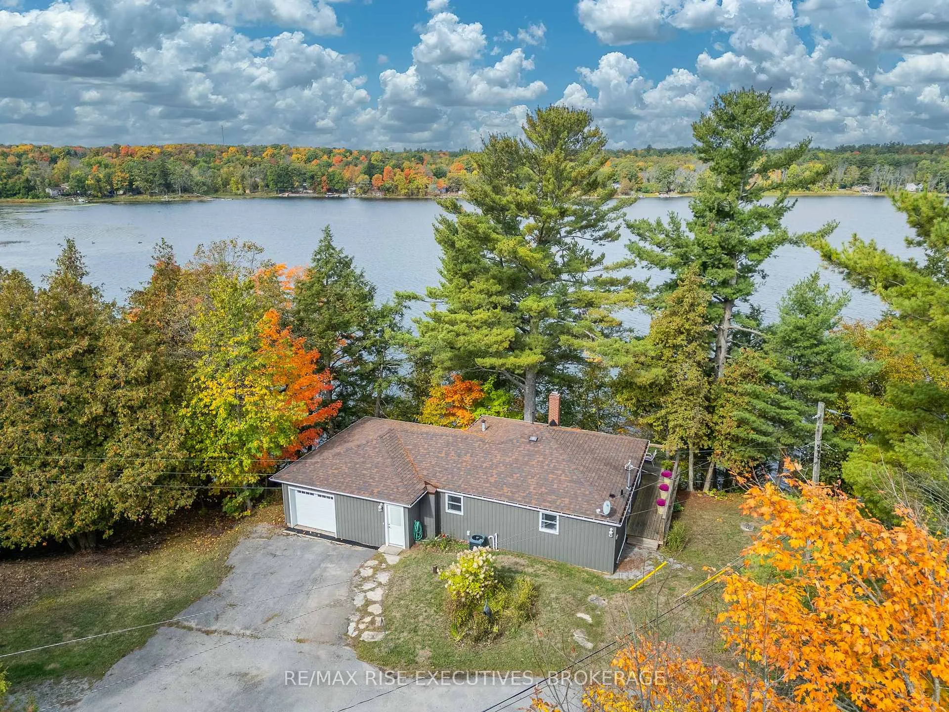 Photo 1 of 1017 Woods Lane, Frontenac, Frontenac South — HOMEH