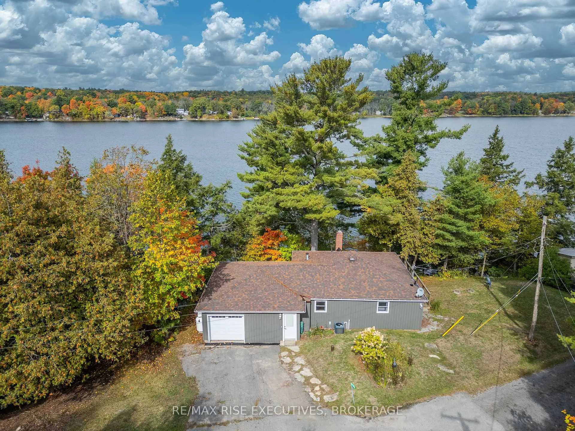 Photo 2 of 1017 Woods Lane, Frontenac, Frontenac South — HOMEH