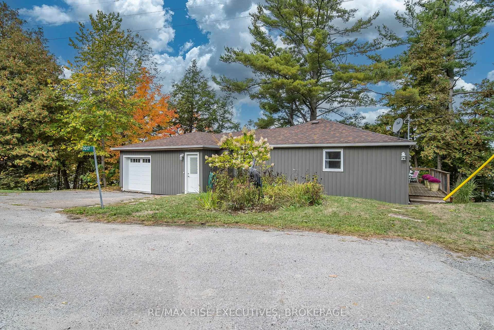 Photo 4 of 1017 Woods Lane, Frontenac, Frontenac South — HOMEH
