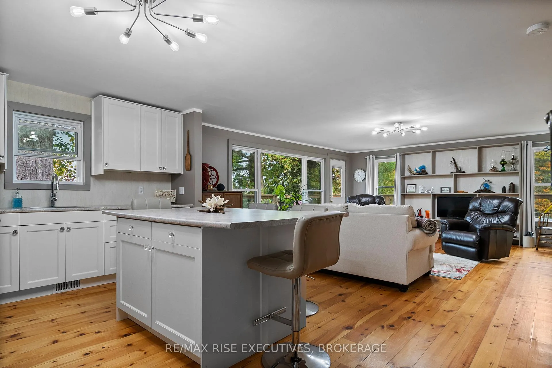 Photo 7 of 1017 Woods Lane, Frontenac, Frontenac South — HOMEH
