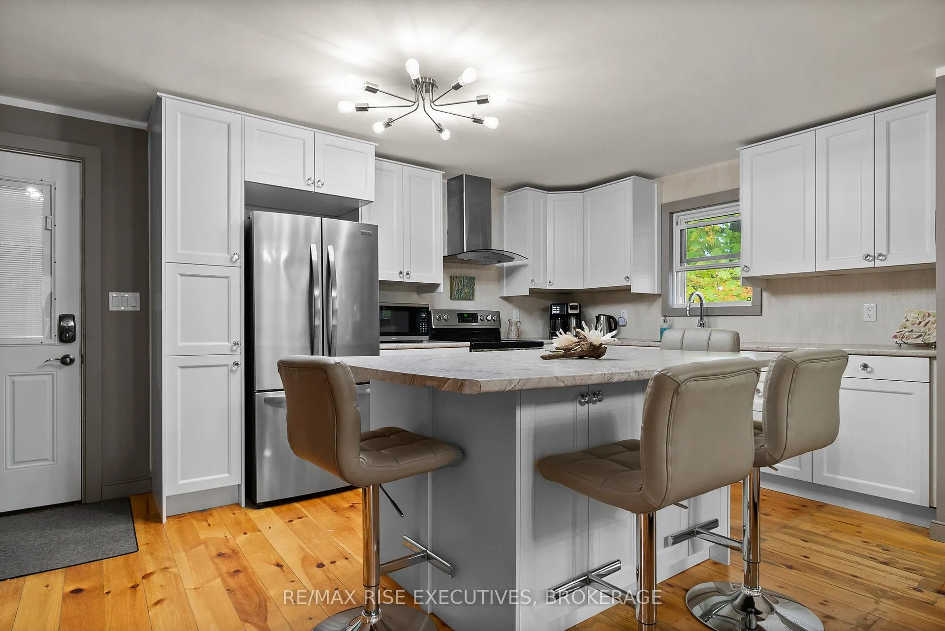 Photo 8 of 1017 Woods Lane, Frontenac, Frontenac South — HOMEH