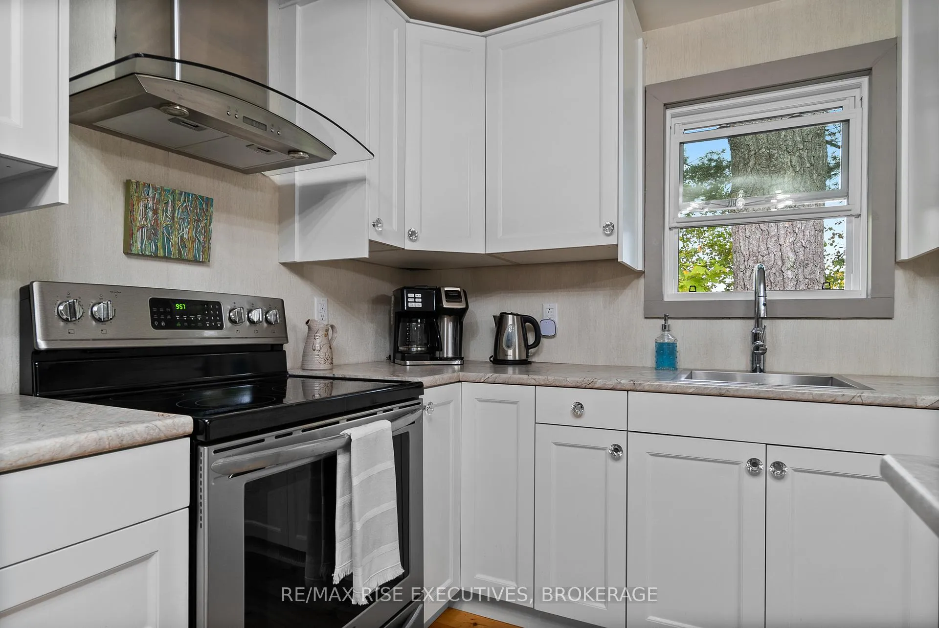 Photo 10 of 1017 Woods Lane, Frontenac, Frontenac South — HOMEH