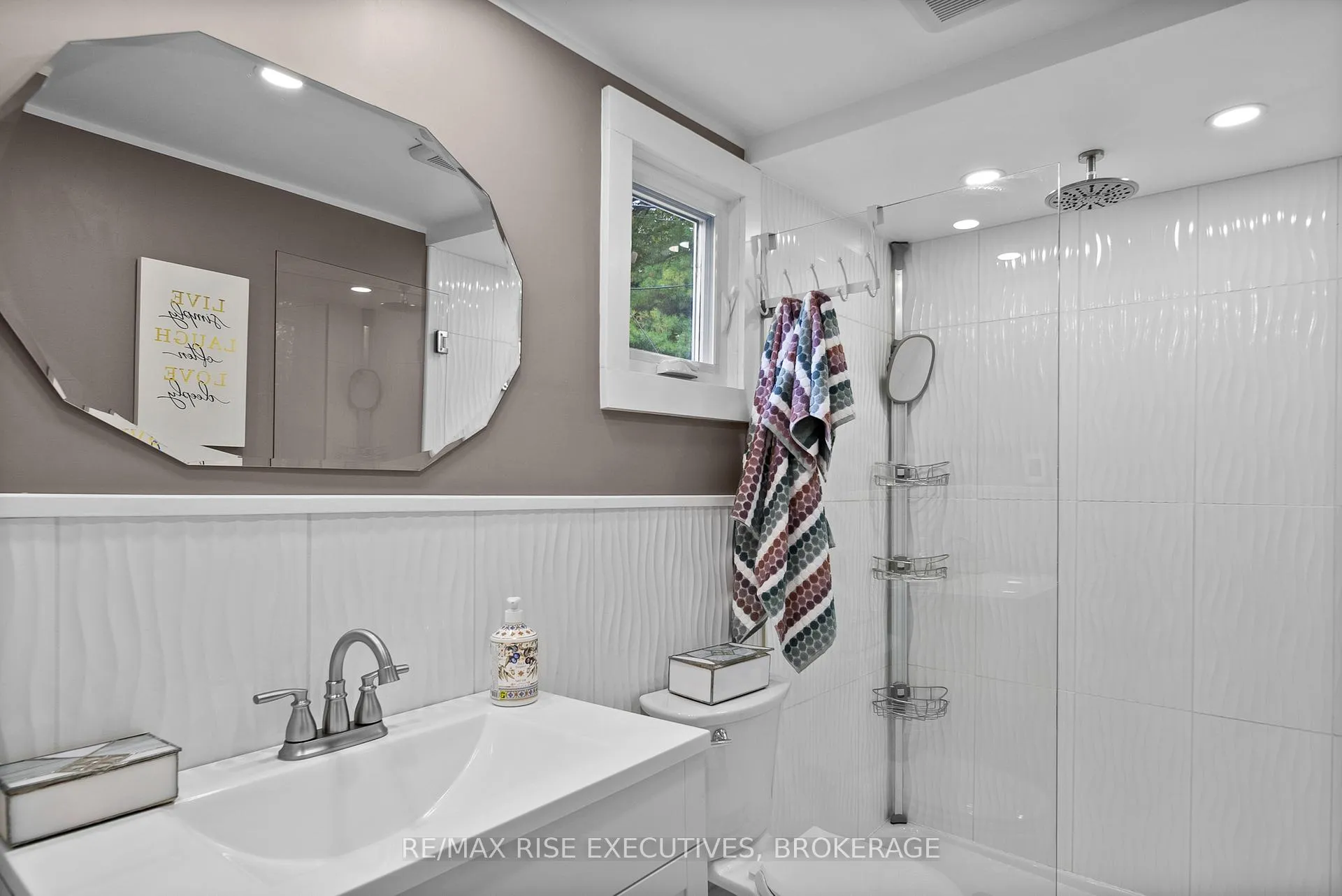 Photo 21 of 1017 Woods Lane, Frontenac, Frontenac South — HOMEH
