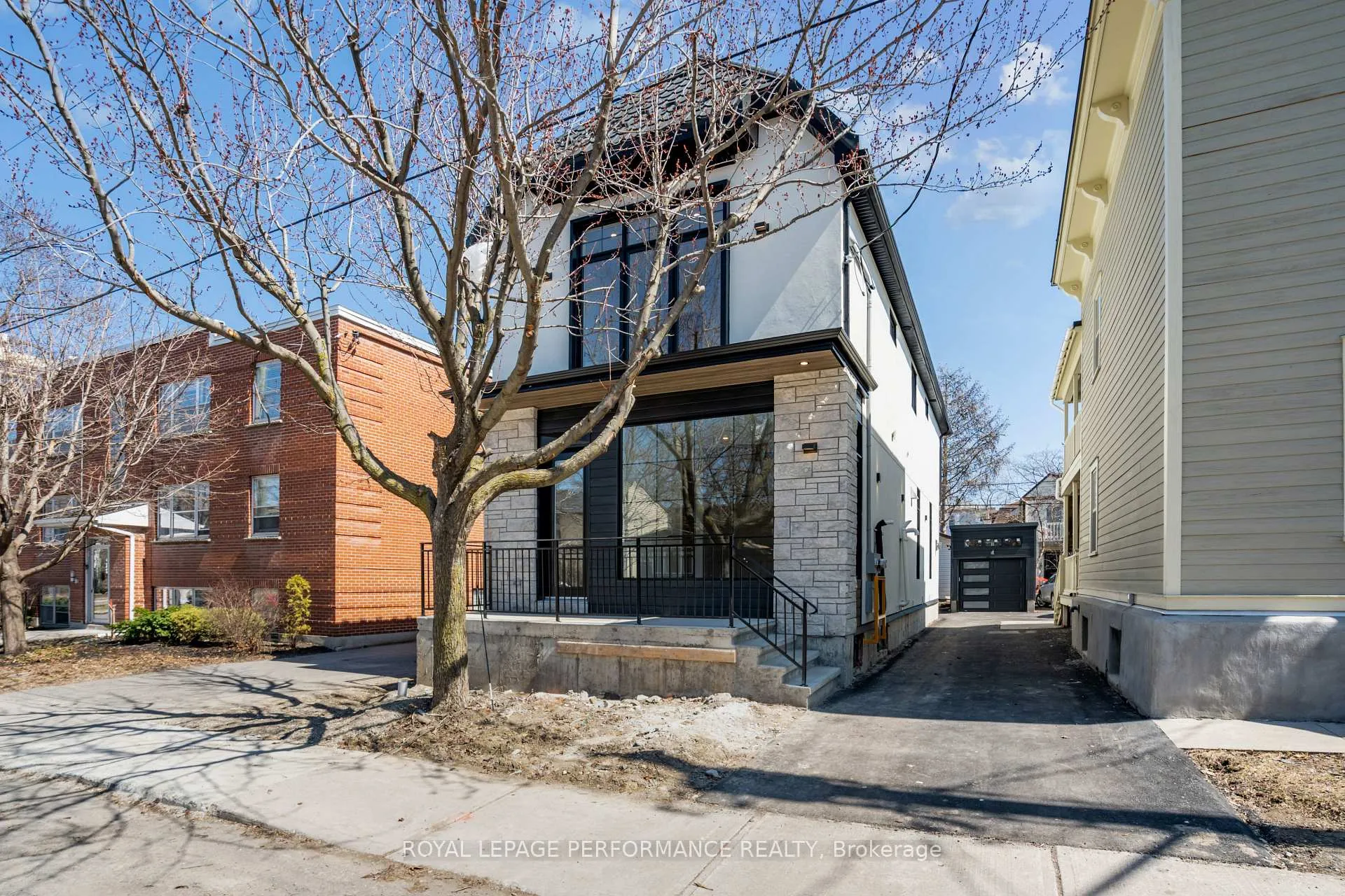 Photo of 31 Commanda Way
