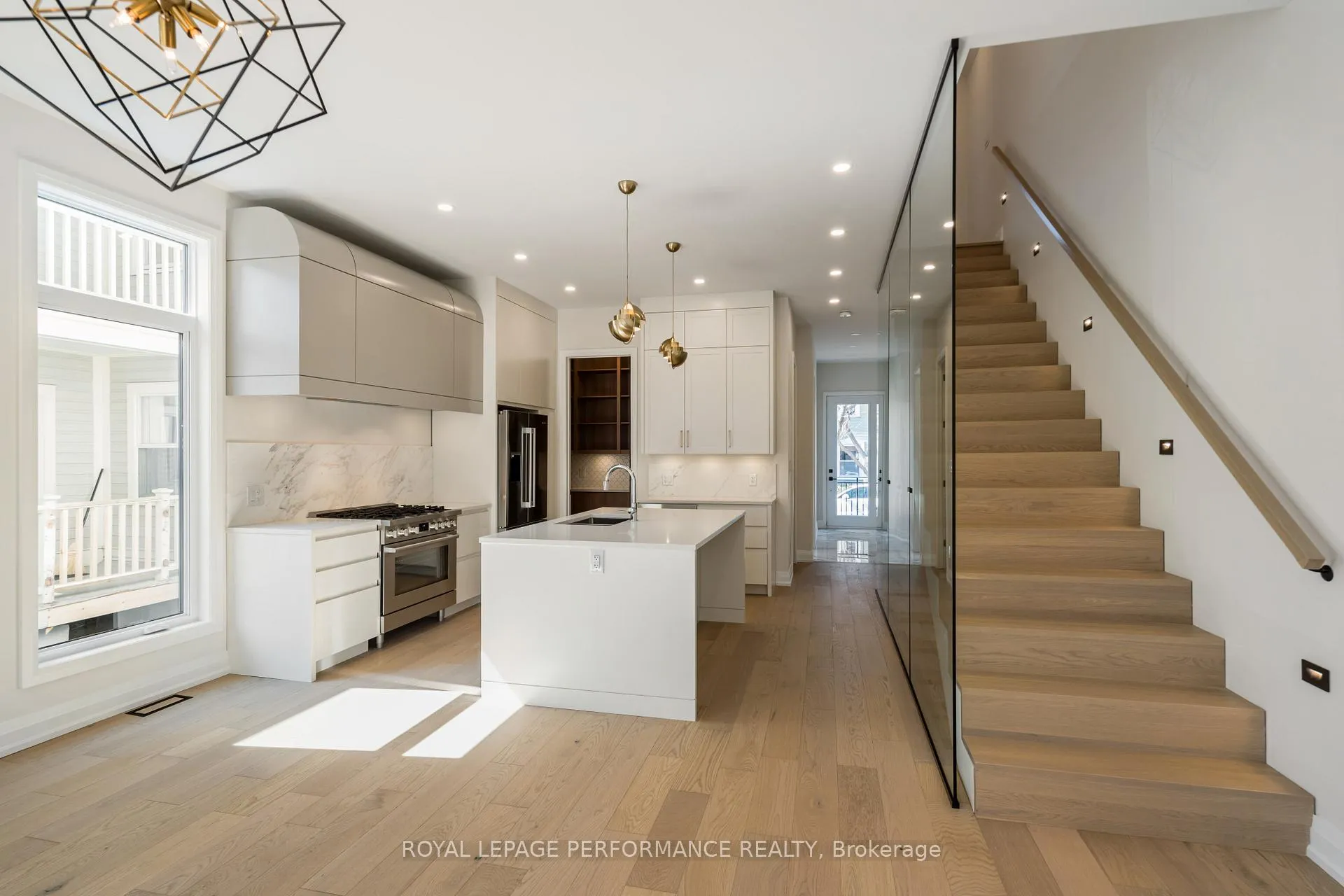 Photo 4 of 31 Commanda Way, Ottawa, Lindenlea — HOMEH
