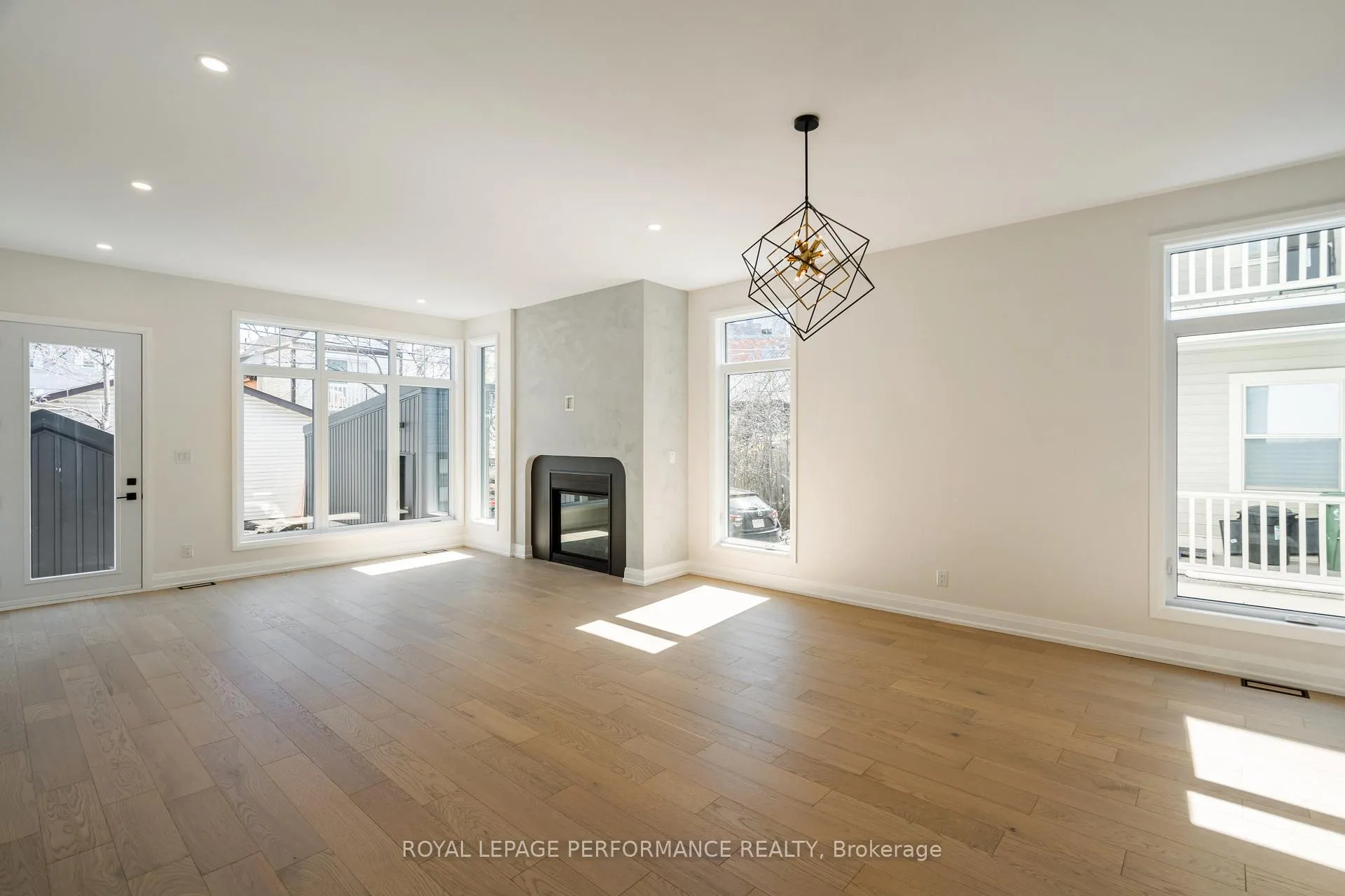 Photo 9 of 31 Commanda Way, Ottawa, Lindenlea — HOMEH