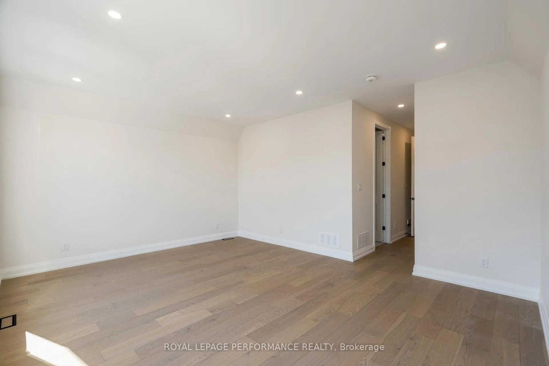 Photo 15 of 31 Commanda Way, Ottawa, Lindenlea — HOMEH