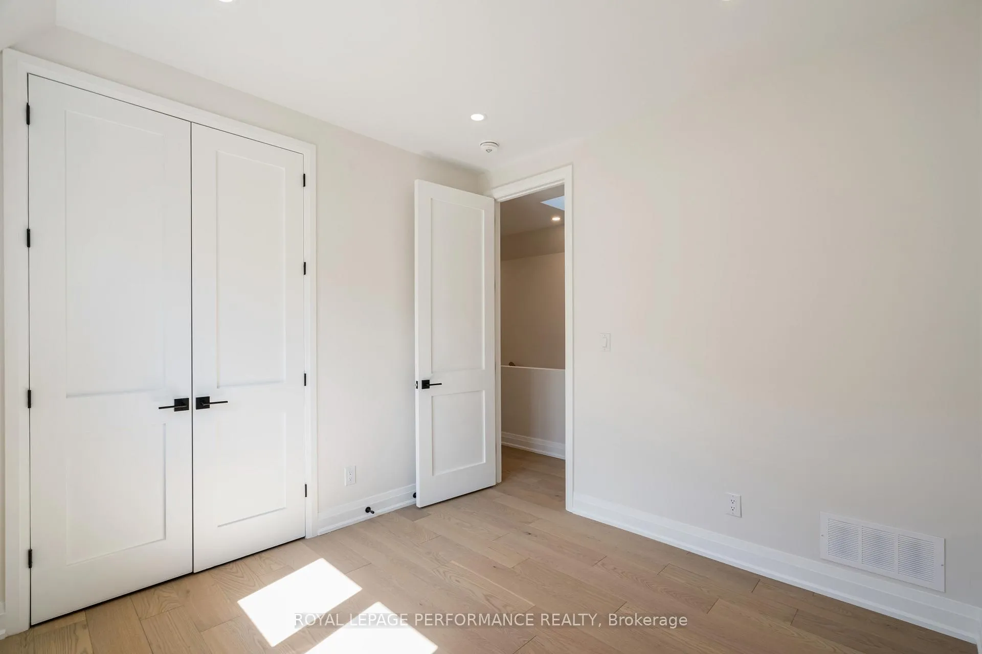 Photo 23 of 31 Commanda Way, Ottawa, Lindenlea — HOMEH