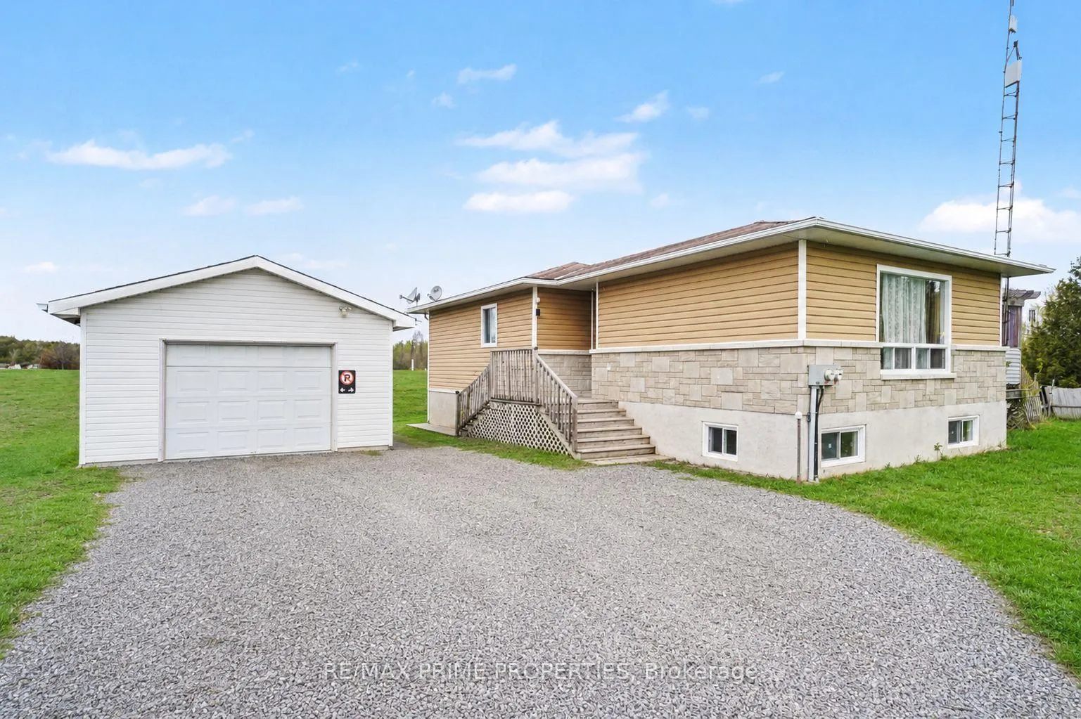 Photo 1 of 1110 Hyndman Road, Edwardsburgh/Cardinal, Edwardsburgh/Cardinal Twp — HOMEH
