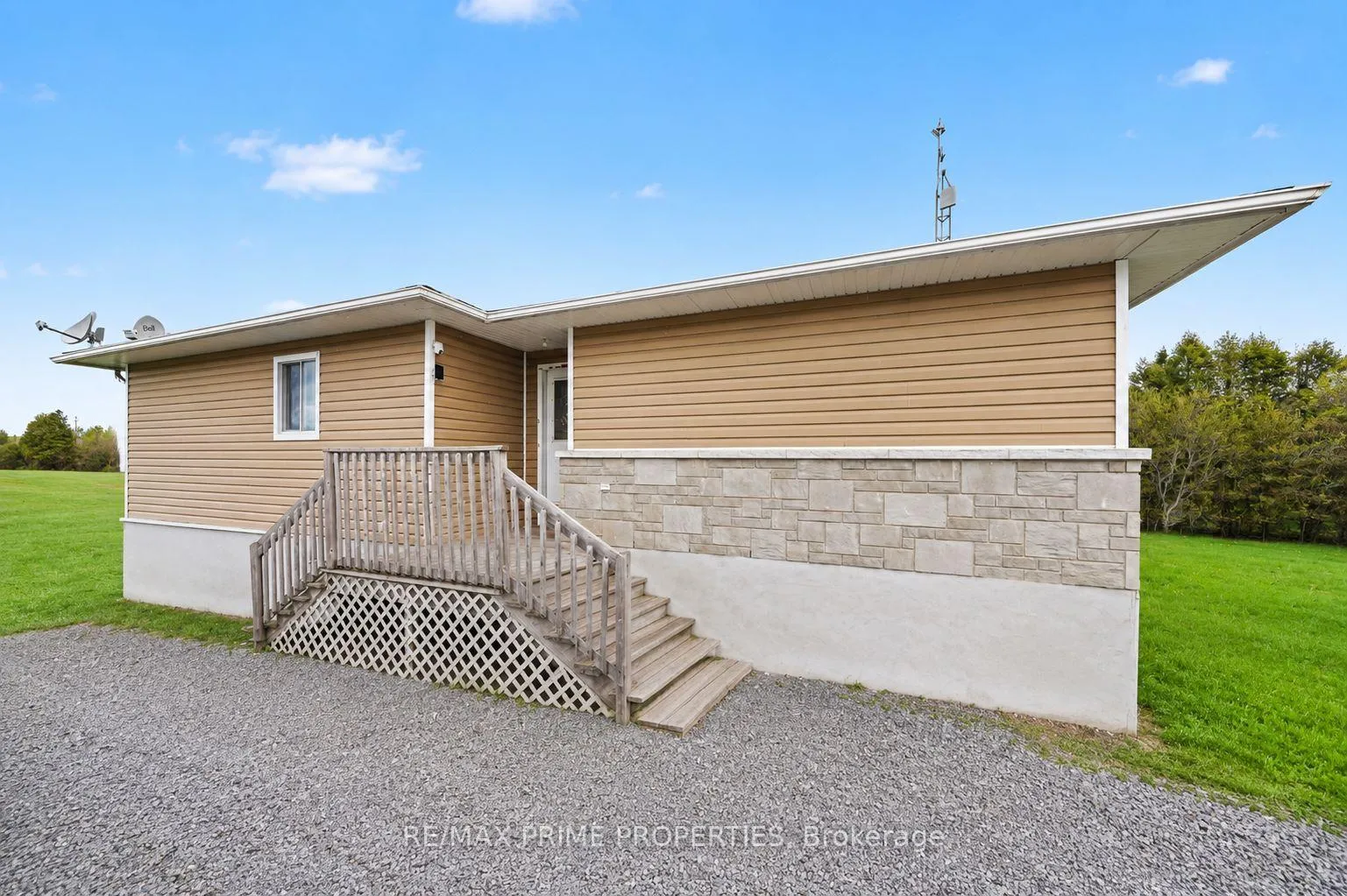 Photo 2 of 1110 Hyndman Road, Edwardsburgh/Cardinal, Edwardsburgh/Cardinal Twp — HOMEH