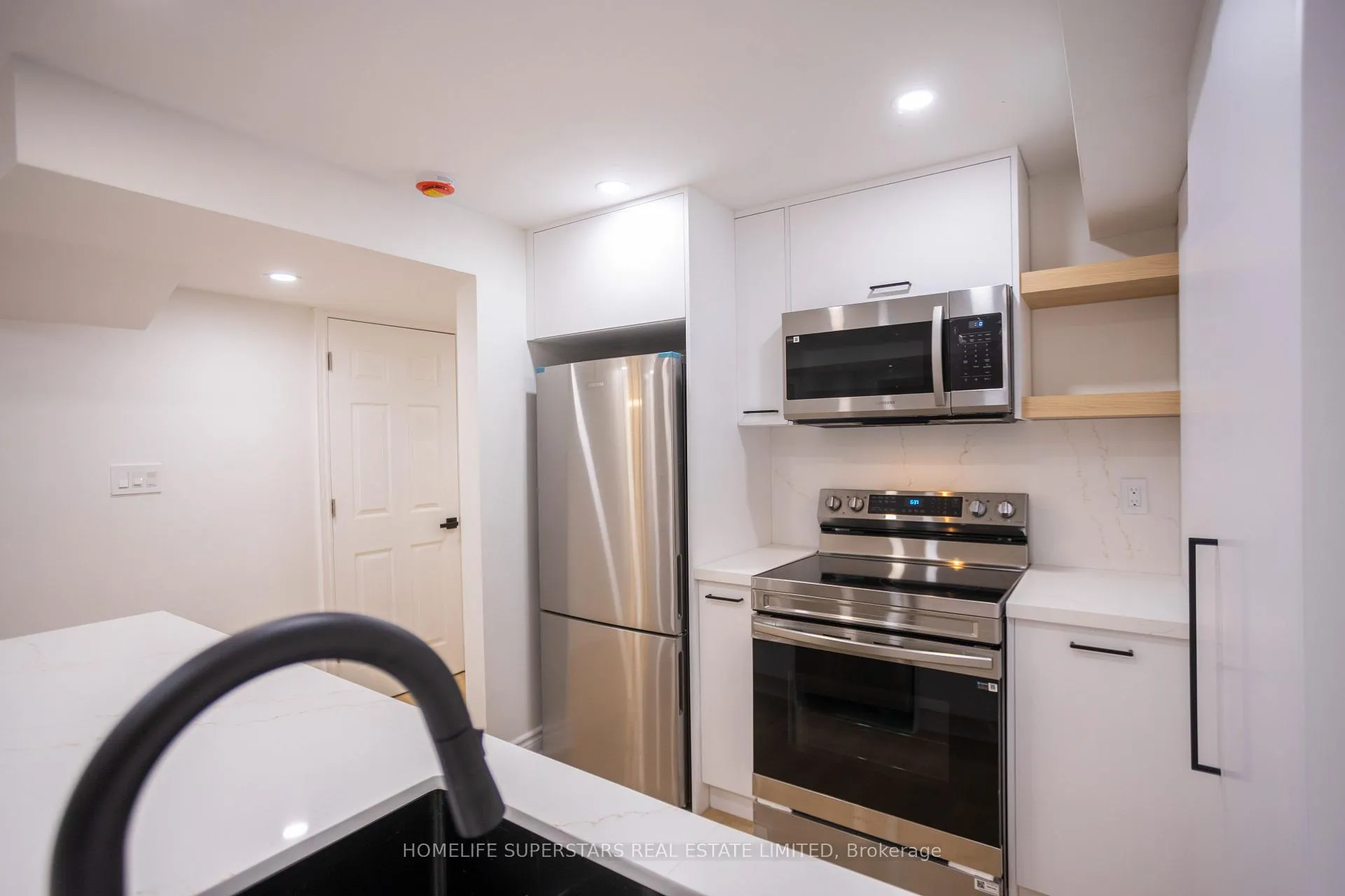 Photo 10 of 57 Mikayla Crescent, Whitby, Brooklin — HOMEH