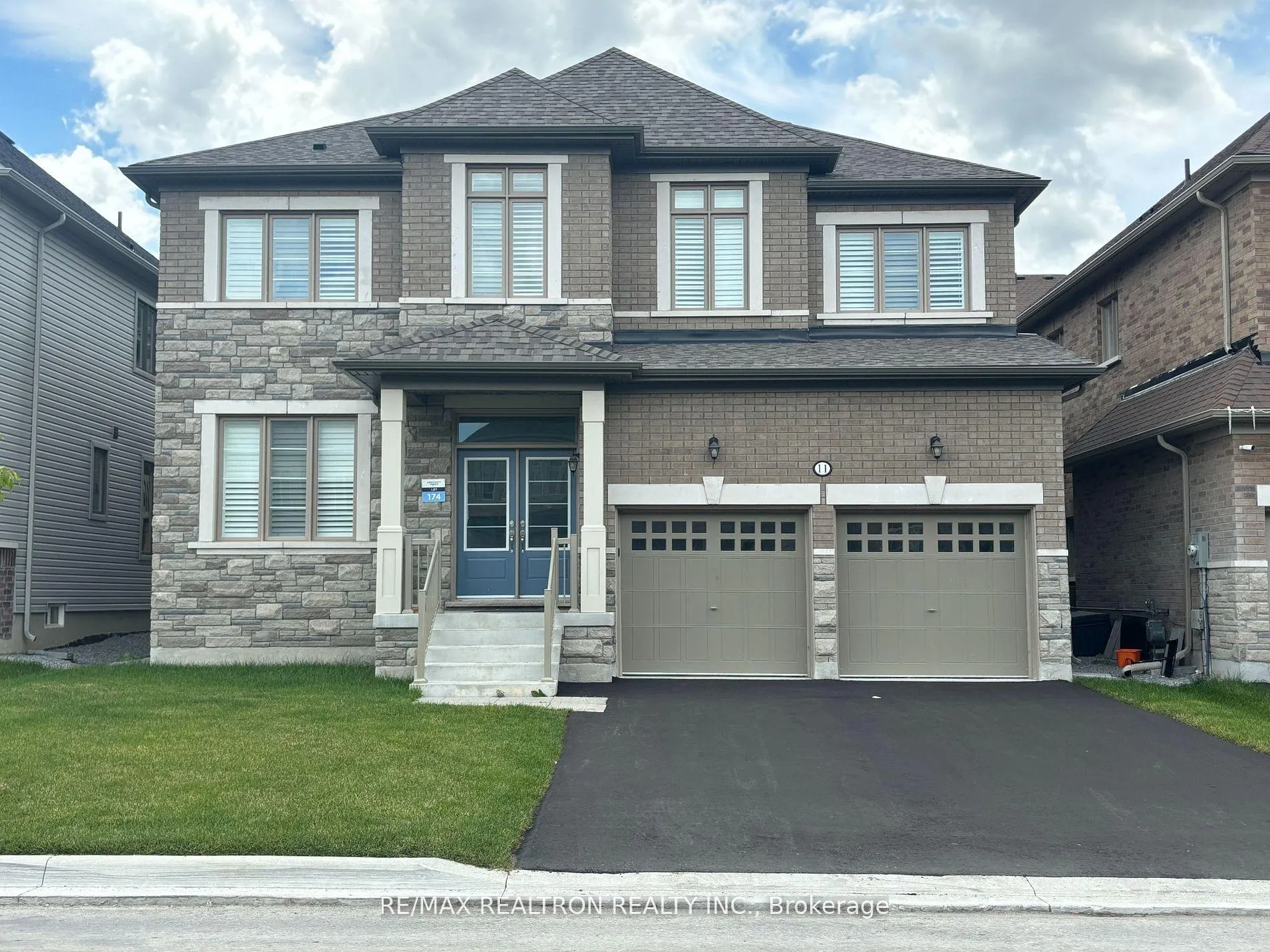 Photo 2 of 11 Father Muckle Avenue, Georgina, Keswick South — HOMEH
