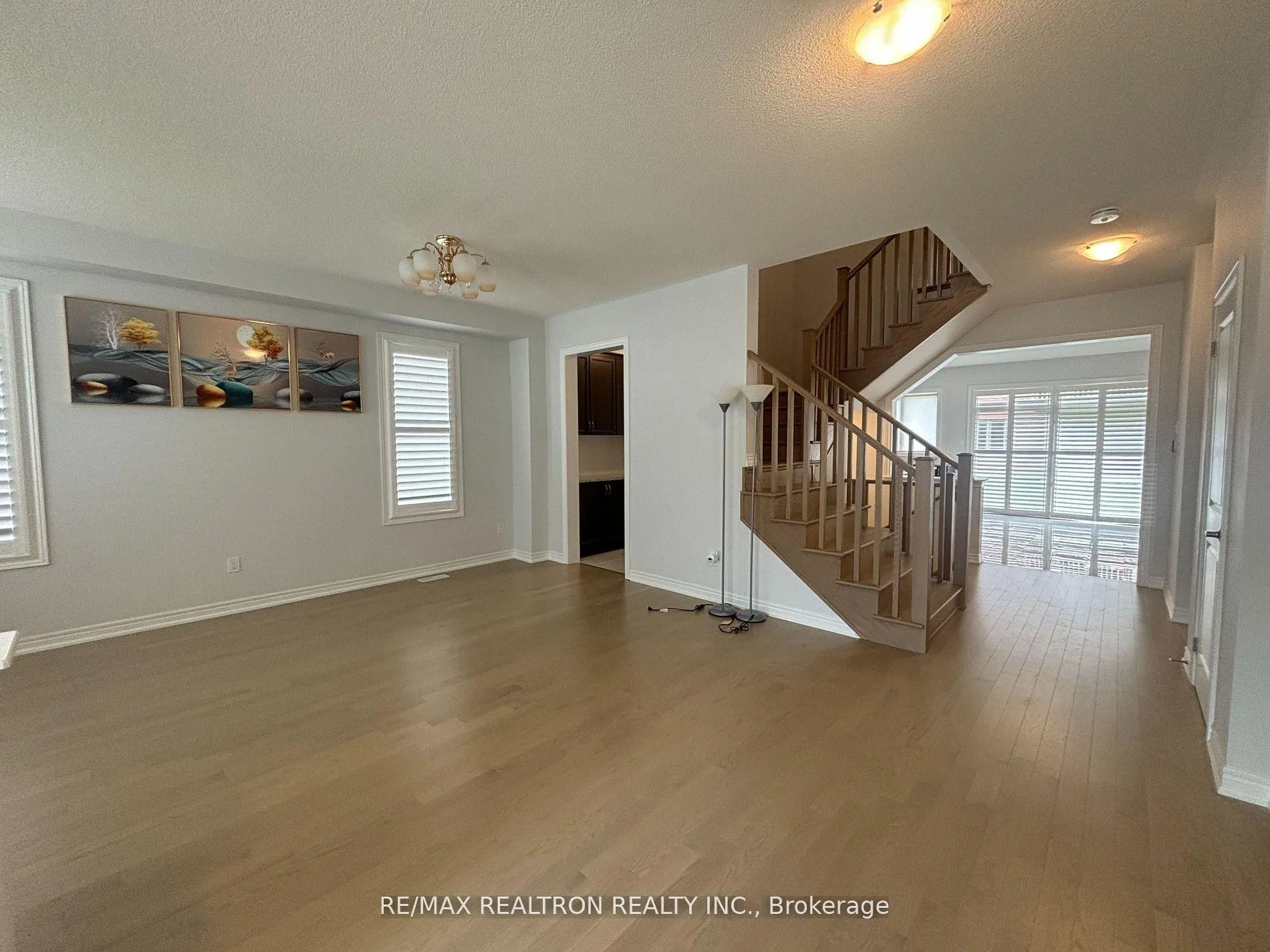Photo 6 of 11 Father Muckle Avenue, Georgina, Keswick South — HOMEH