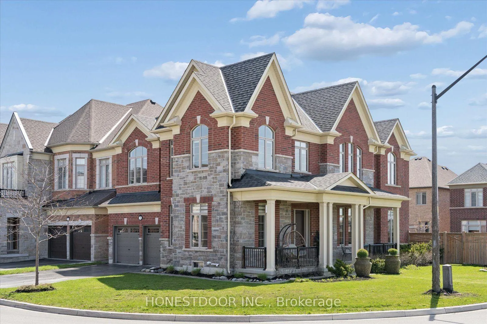 Photo 2 of 5 Blenheim Circle, Whitby, Rural Whitby — HOMEH