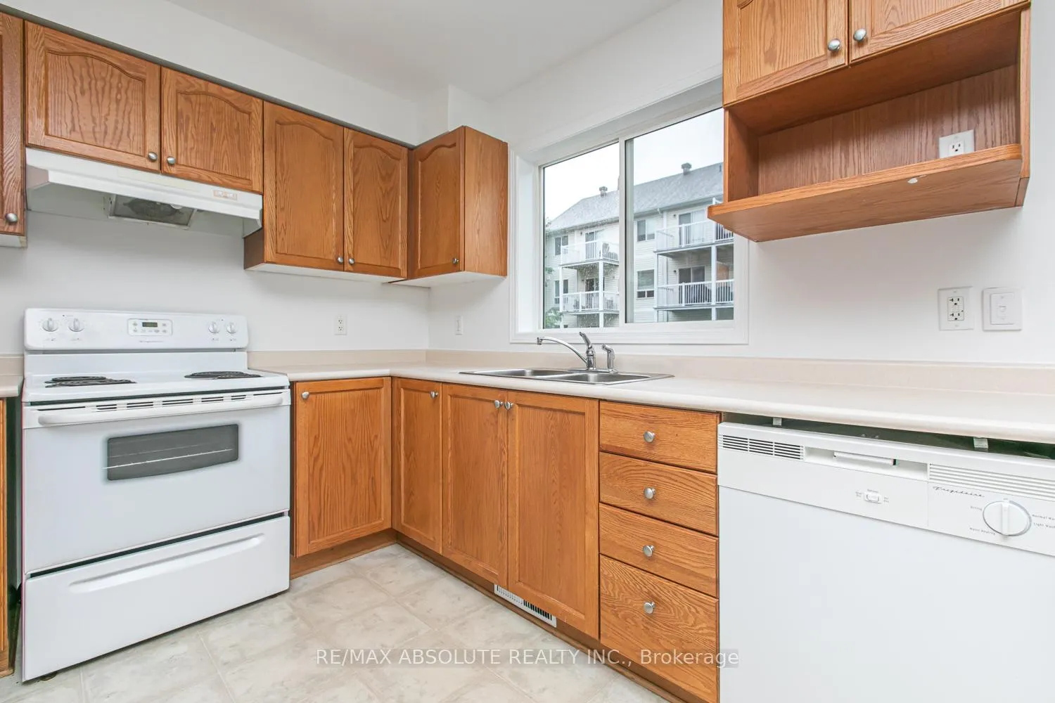 Photo 7 of 242 Gershwin Private, Ottawa, Westcliffe Estates — HOMEH