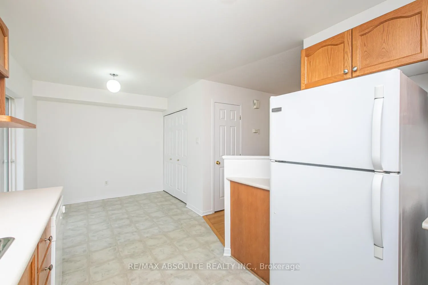 Photo 9 of 242 Gershwin Private, Ottawa, Westcliffe Estates — HOMEH